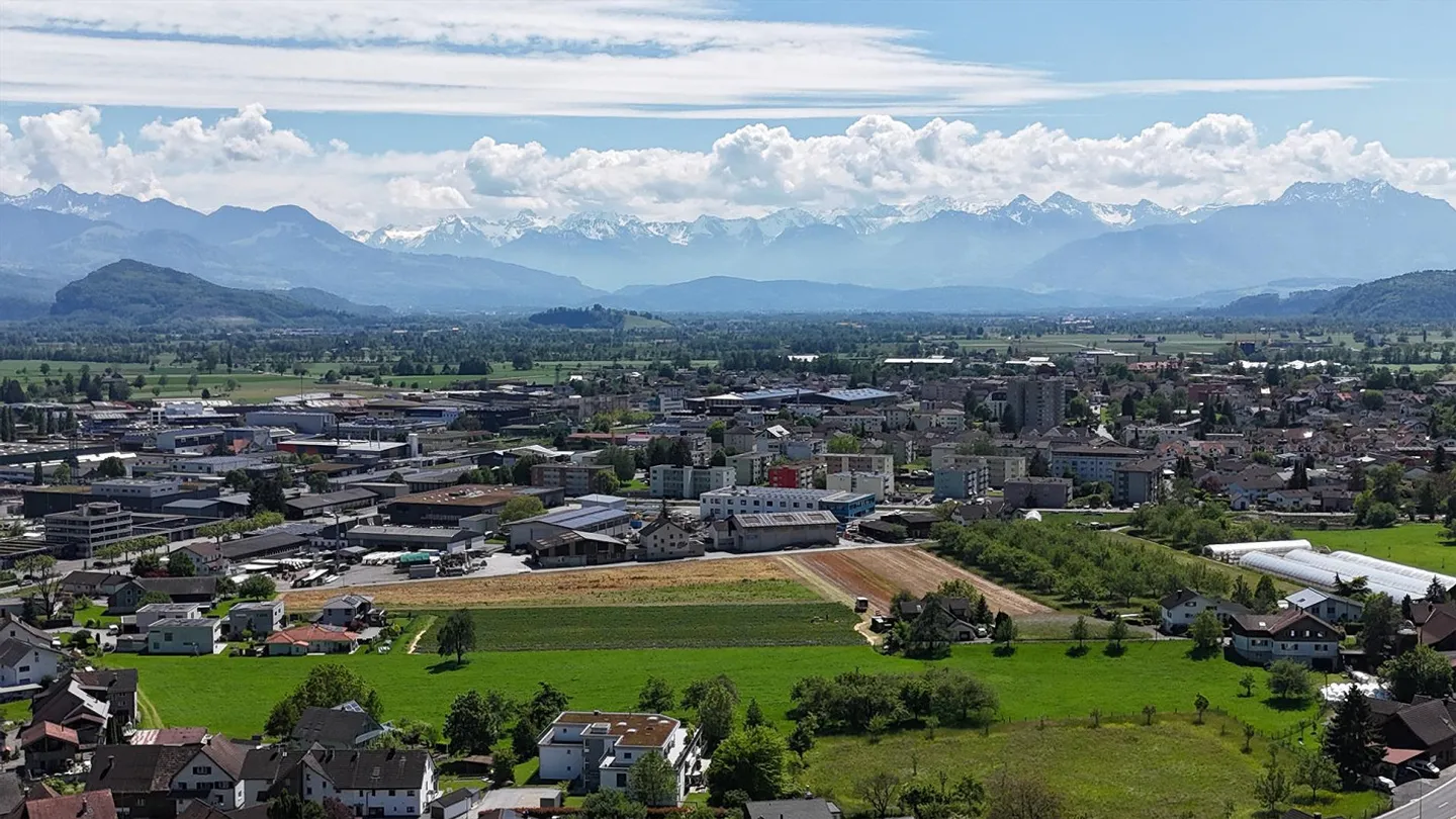 Moderno appartamento con terrazza di 4,5 stanze con vista montagna a 180° - Foto 24 di 24