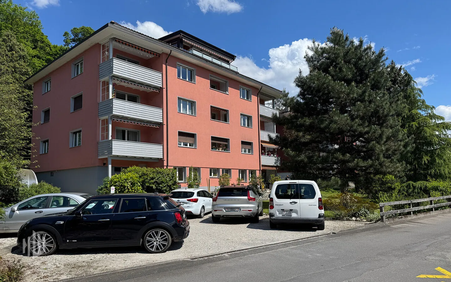 ImmoWyss -  Grosszügige 2-Zimmerwohnung im Hochparterre in Hünibach - Photo 1 sur 8