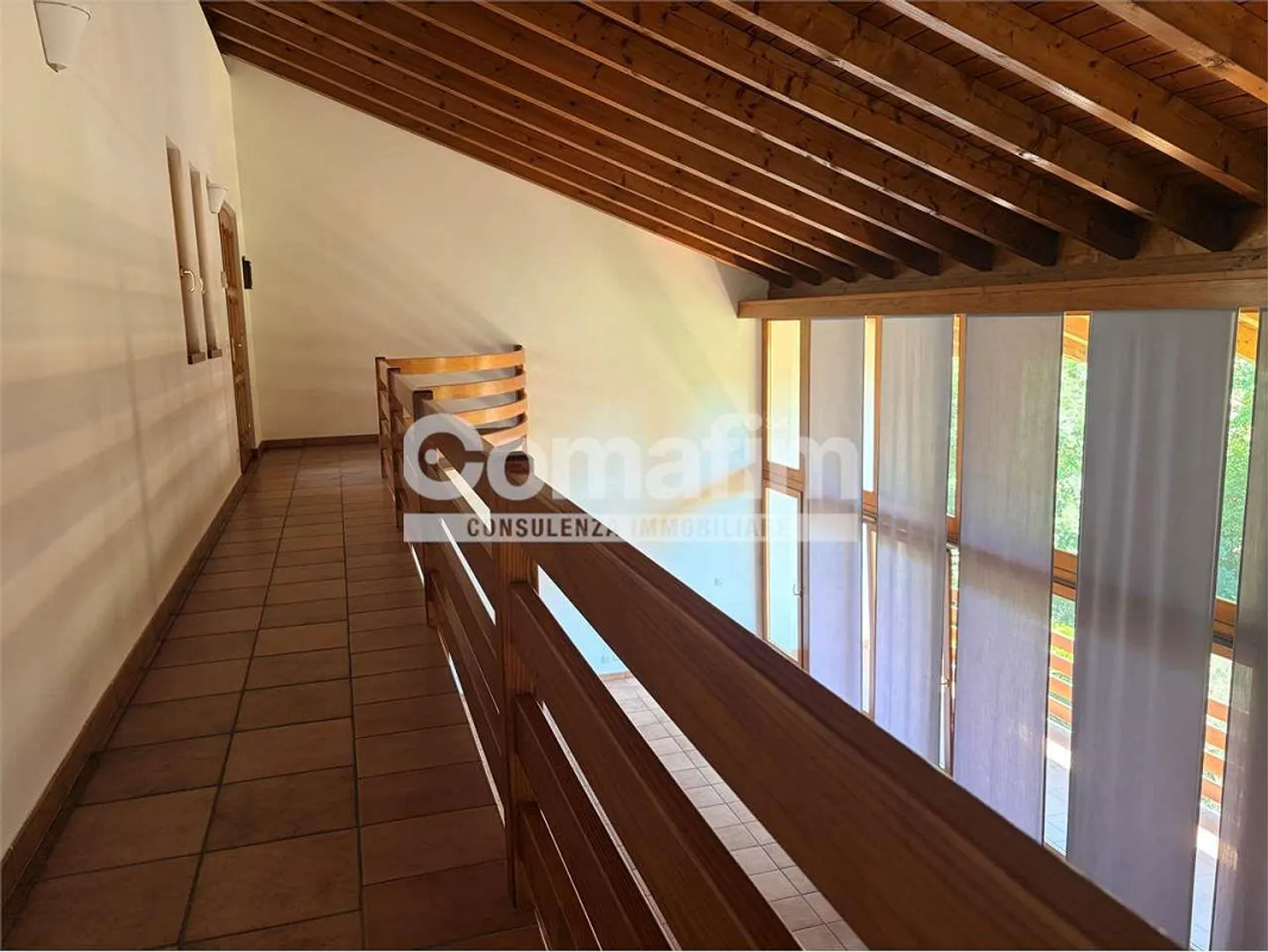 Spacious semi-detached house with garden in a quiet area in Cadro - Photo 2 of 13