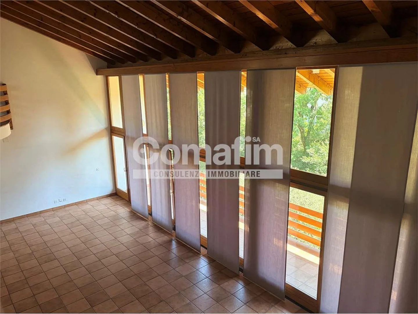Spacious semi-detached house with garden in a quiet area in Cadro - Photo 3 of 13