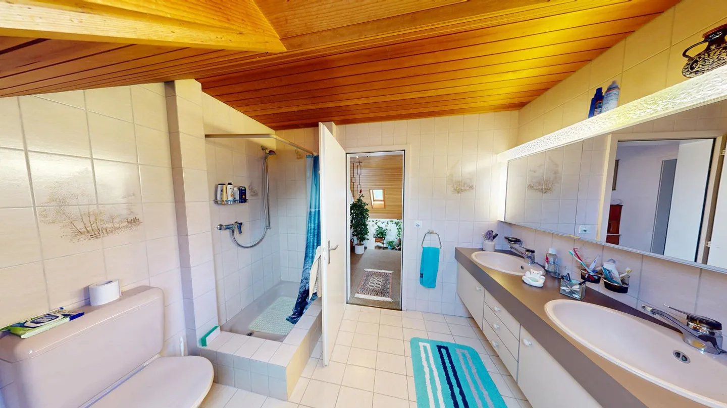 Freistehendes Einfamilienhaus mit Pool - Foto 9 von 13