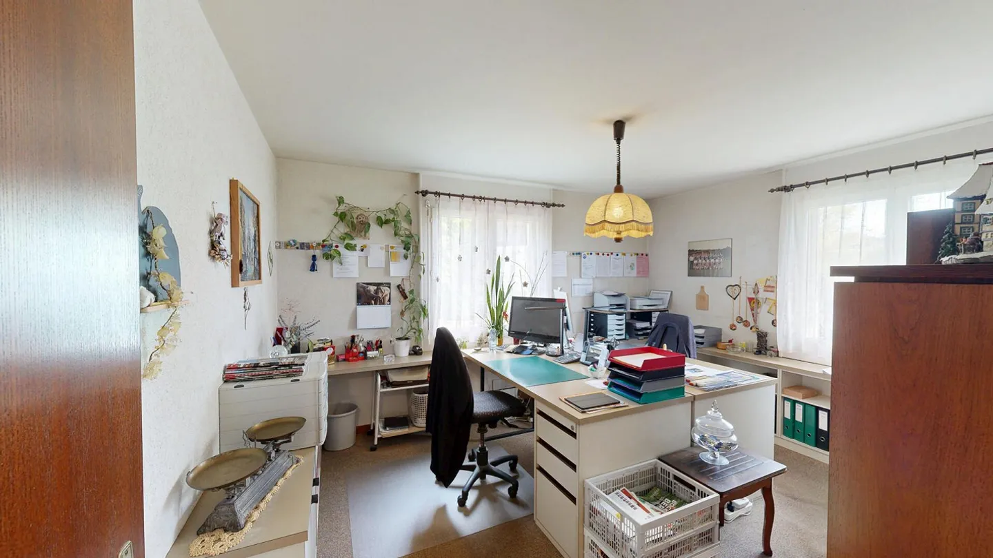 Freistehendes Einfamilienhaus mit Pool - Foto 10 von 13