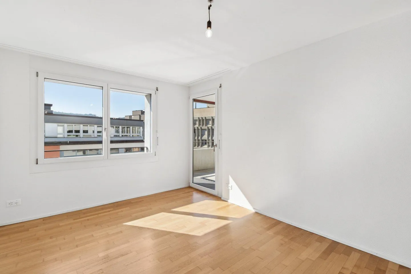 Appartamento 4.5 locali al 5° piano in affitto a 8048 Zurigo - Foto 4 di 10