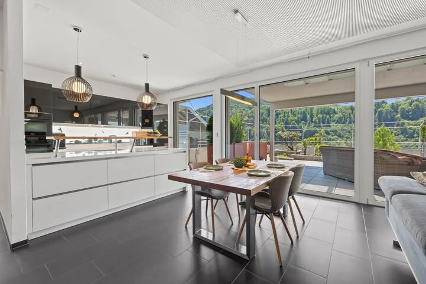 Noble Terrace Spectacle - Photo 5 of 8