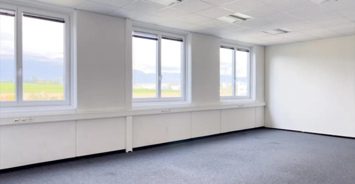 Office space for rent - Photo 1 of 2