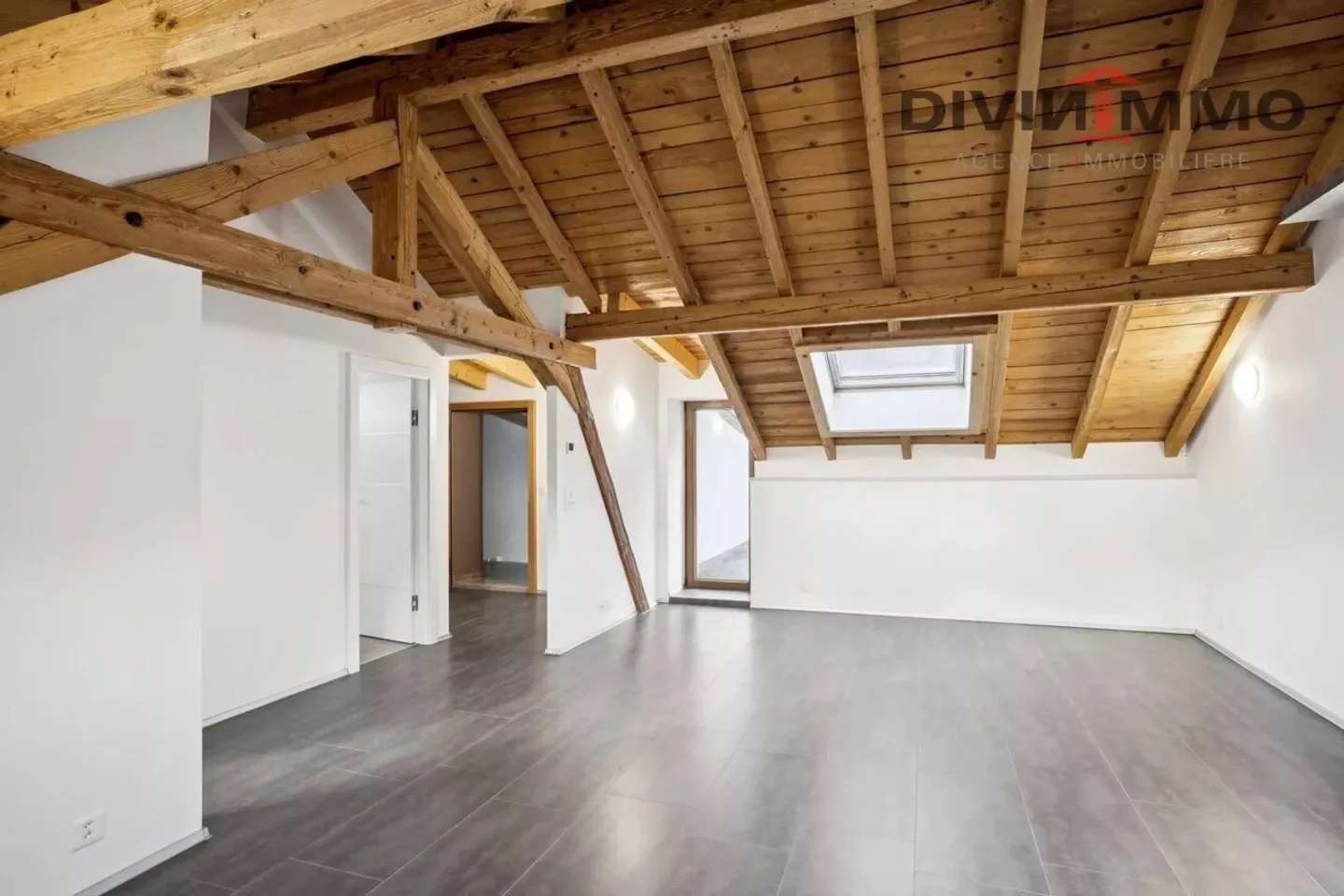 Charming Attic Apartment - Photo 5 of 10