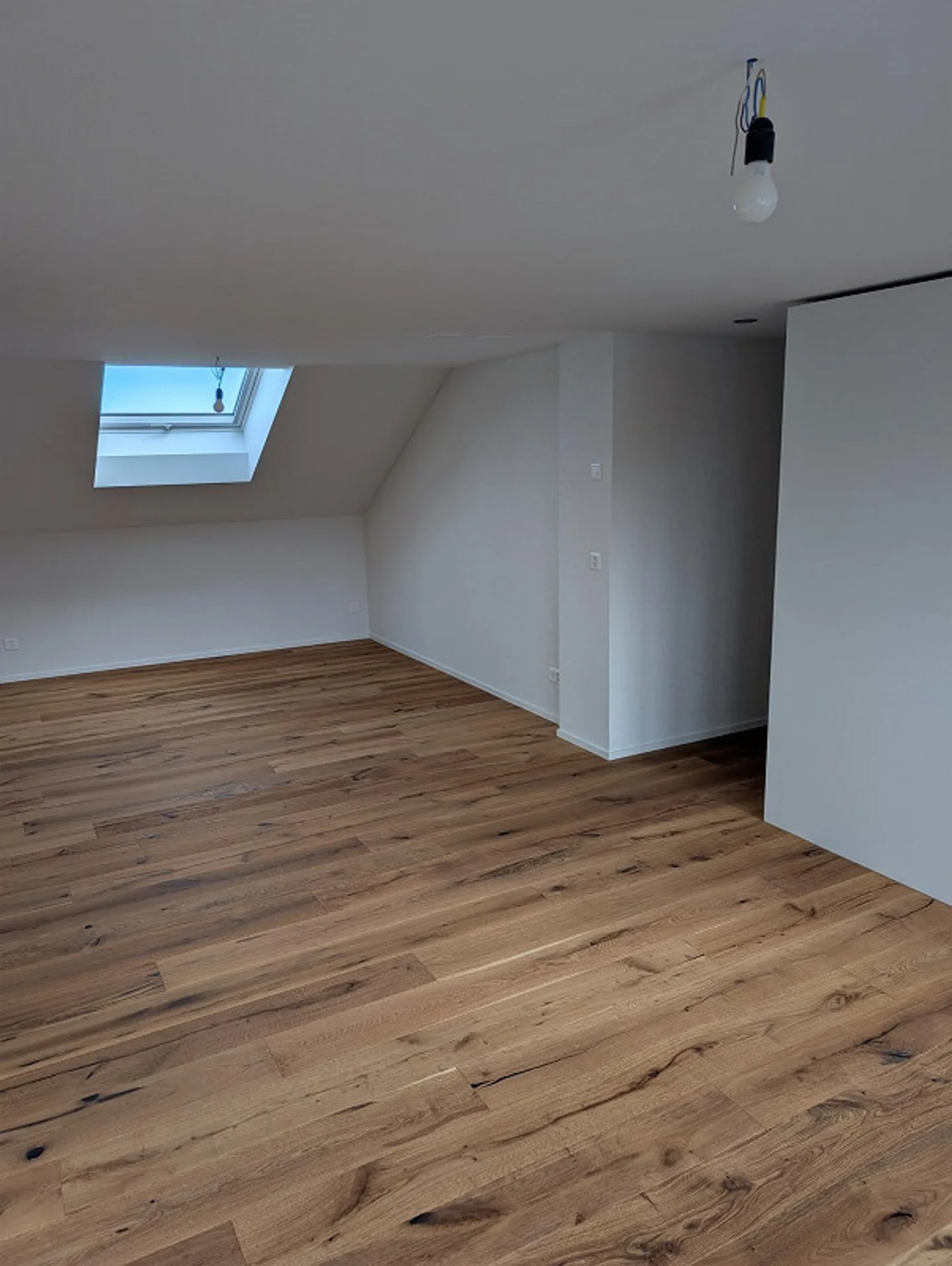 Appartement rénové de 2,5 pièces - Photo 2 sur 7