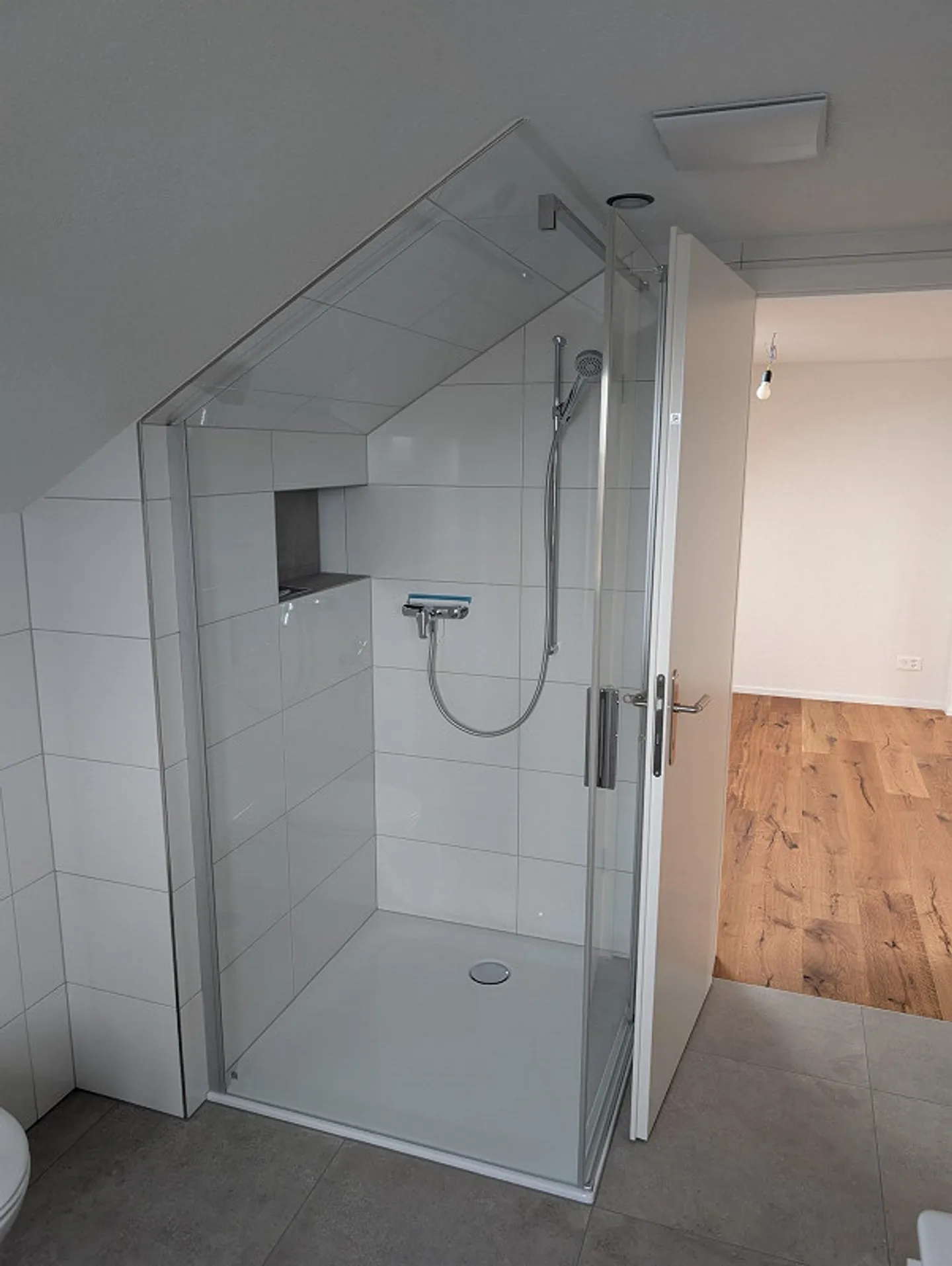 Appartement rénové de 2,5 pièces - Photo 3 sur 7