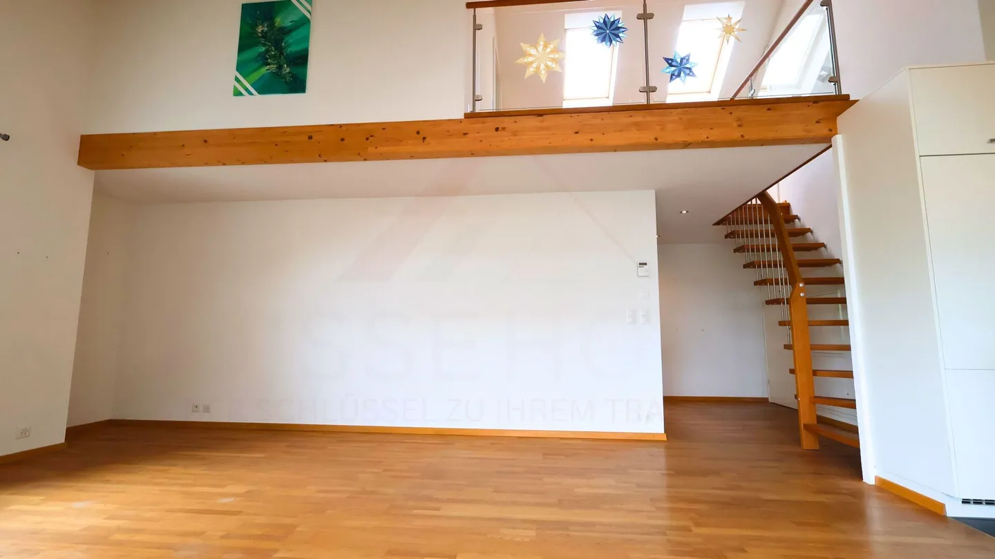 Maisonette attraente di 4,5 stanze in una posizione tranquilla - con balcone - Foto 4 di 19