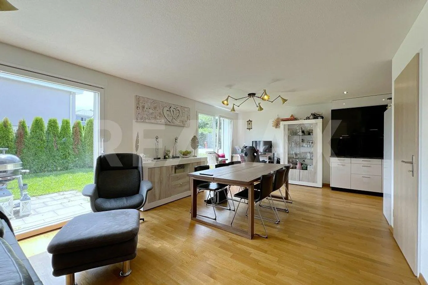 Perfect for families, quiet and sunny hillside location - Photo 4 of 13