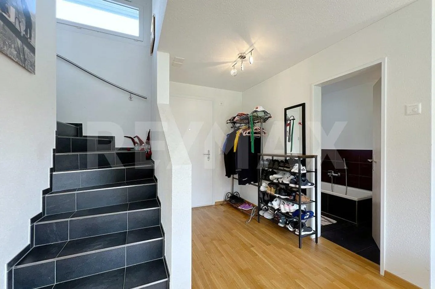 Perfect for families, quiet and sunny hillside location - Photo 6 of 13