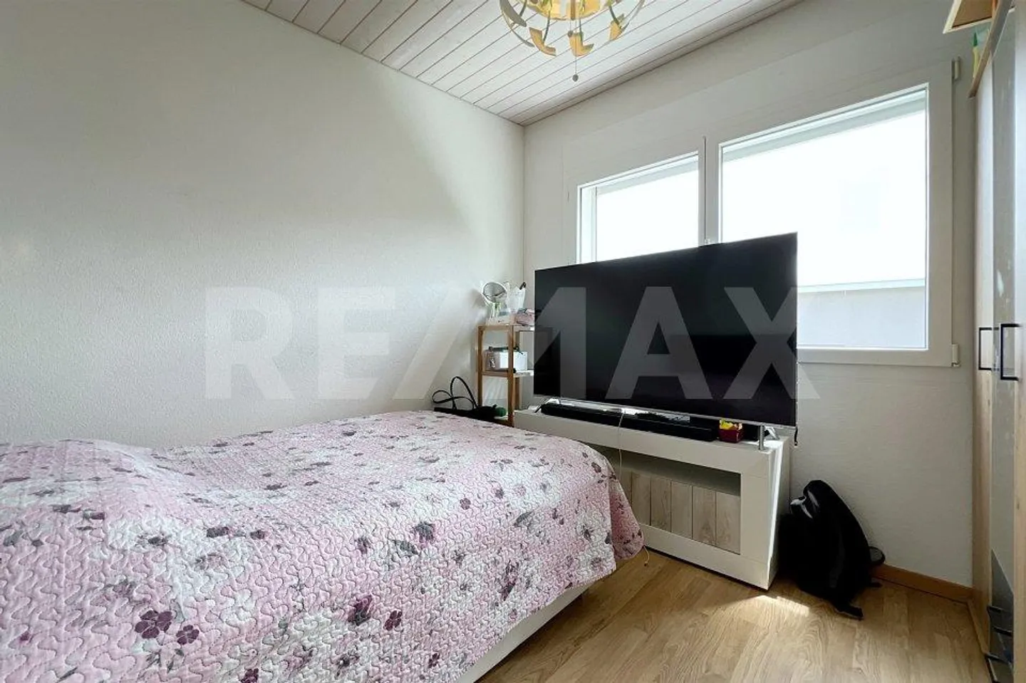 Perfect for families, quiet and sunny hillside location - Photo 9 of 13
