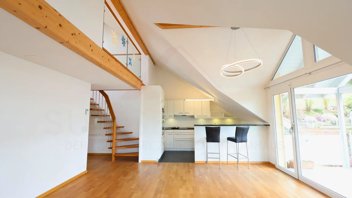 Maisonette attraente di 4,5 stanze in una posizione tranquilla - con balcone - Foto 1 di 19