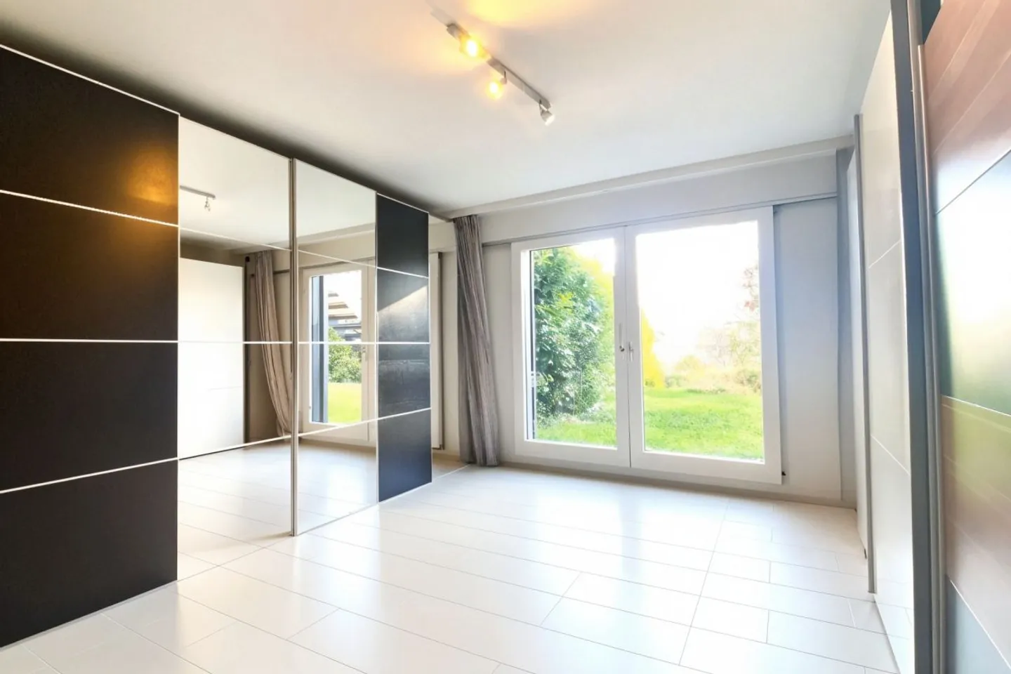 Raro in vendita - Eccezionale duplex con giardino e vista mozzafiato sulle montagne - Foto 6 di 8