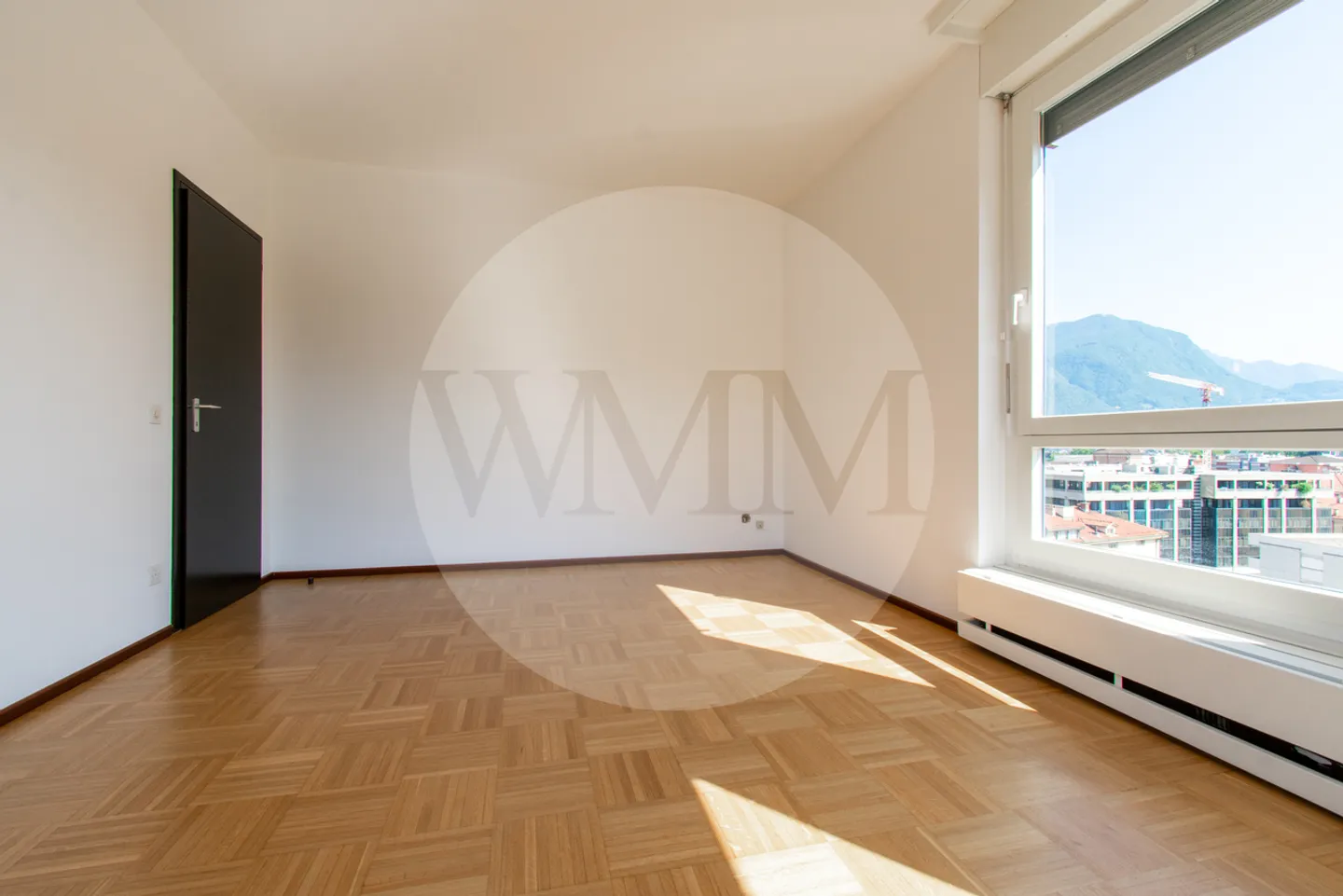 AMPIO APPARTAMENTO CON 5 CAMERE, CLIMATIZZAZIONE E BELLA VISTA - Foto 4 di 13