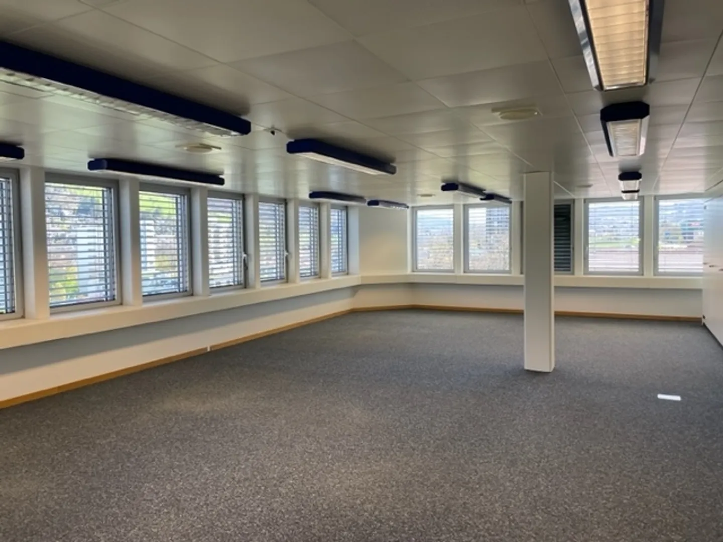 2 spazi per uffici di 112m2 e 192m2 a Füllinsdorf - Foto 1 di 6