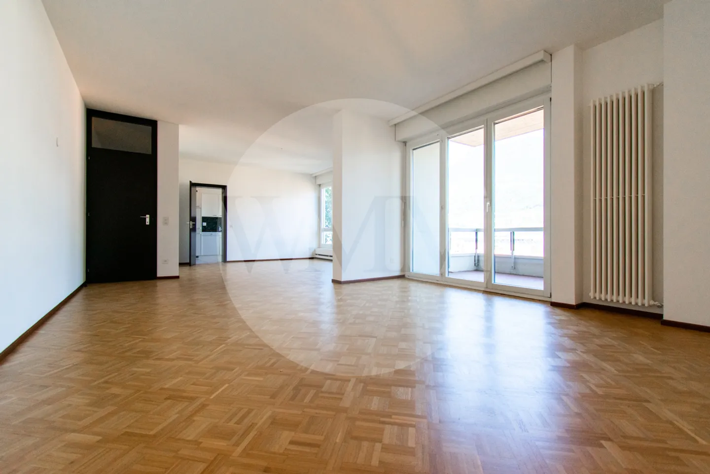 AMPIO APPARTAMENTO CON 5 CAMERE, CLIMATIZZAZIONE E BELLA VISTA - Foto 2 di 13