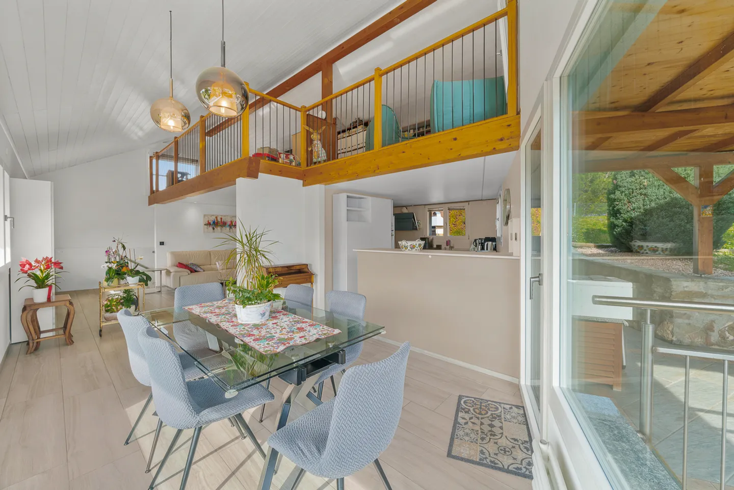 Villa spaziosa con vista lago - Foto 4 di 18