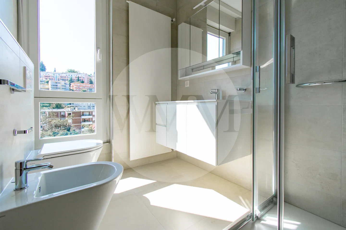 AMPIO APPARTAMENTO CON 5 CAMERE, CLIMATIZZAZIONE E BELLA VISTA - Foto 10 di 13