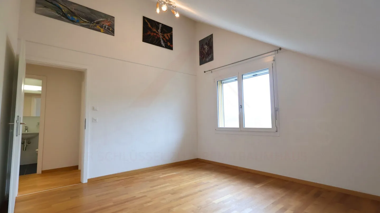 Maisonette attraente di 4,5 stanze in una posizione tranquilla - con balcone - Foto 12 di 19