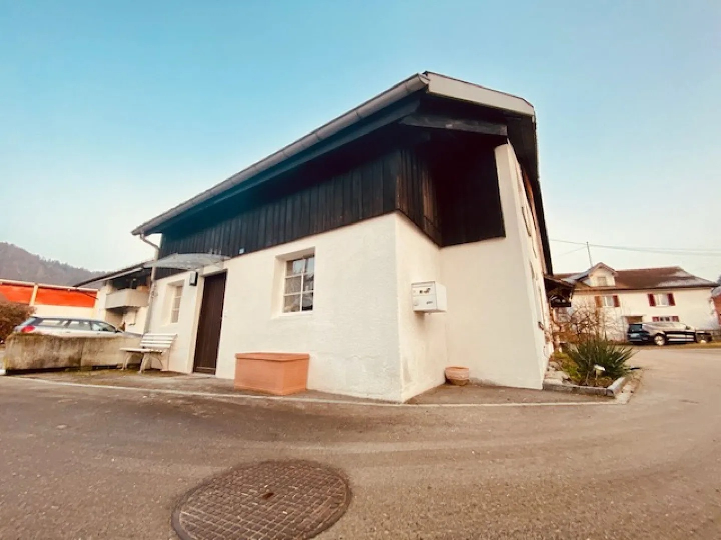Proprietà di investimento conveniente o casa bifamiliare a Kollbrunn ZH - Foto 1 di 13