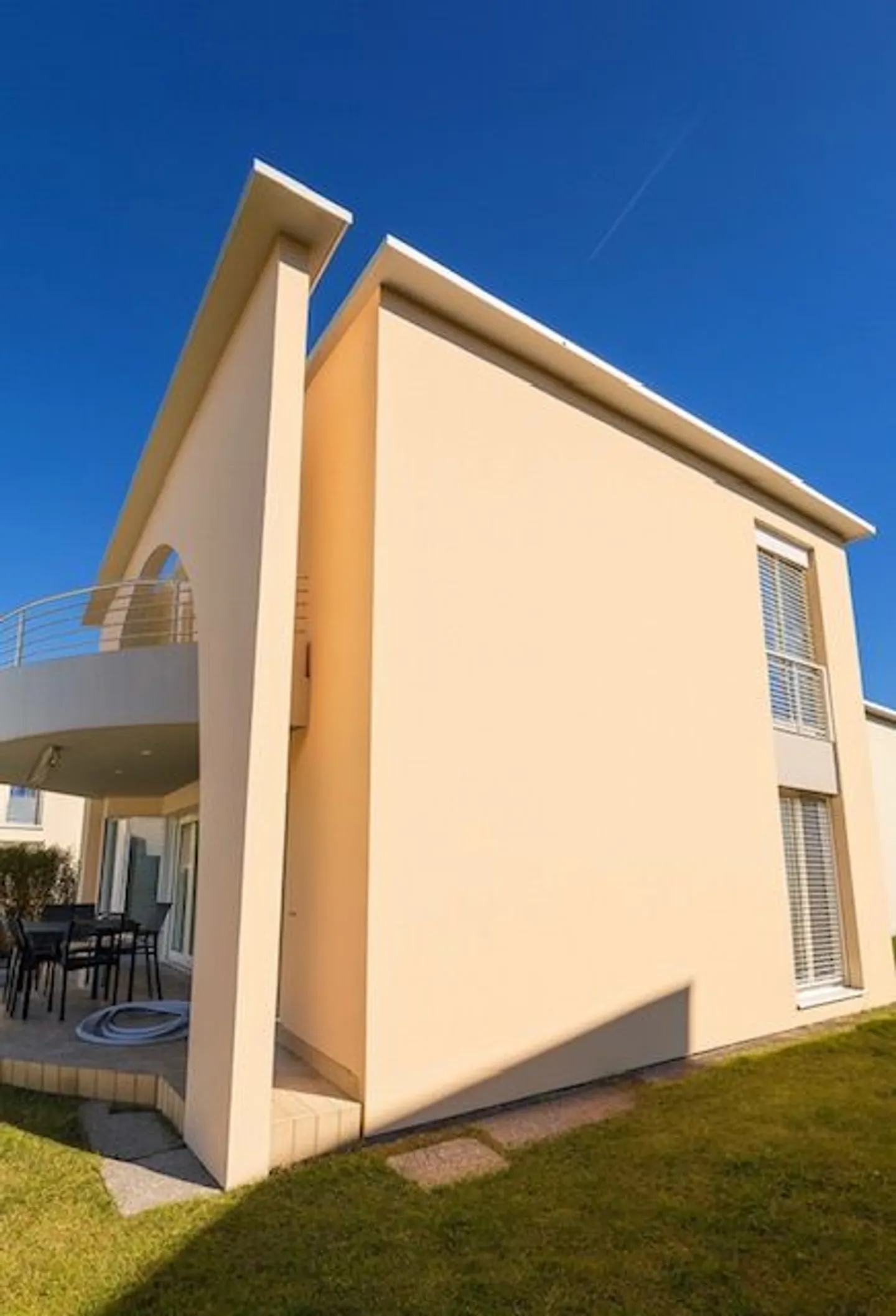 Charming Villa with Private Garden - Photo 4 of 4