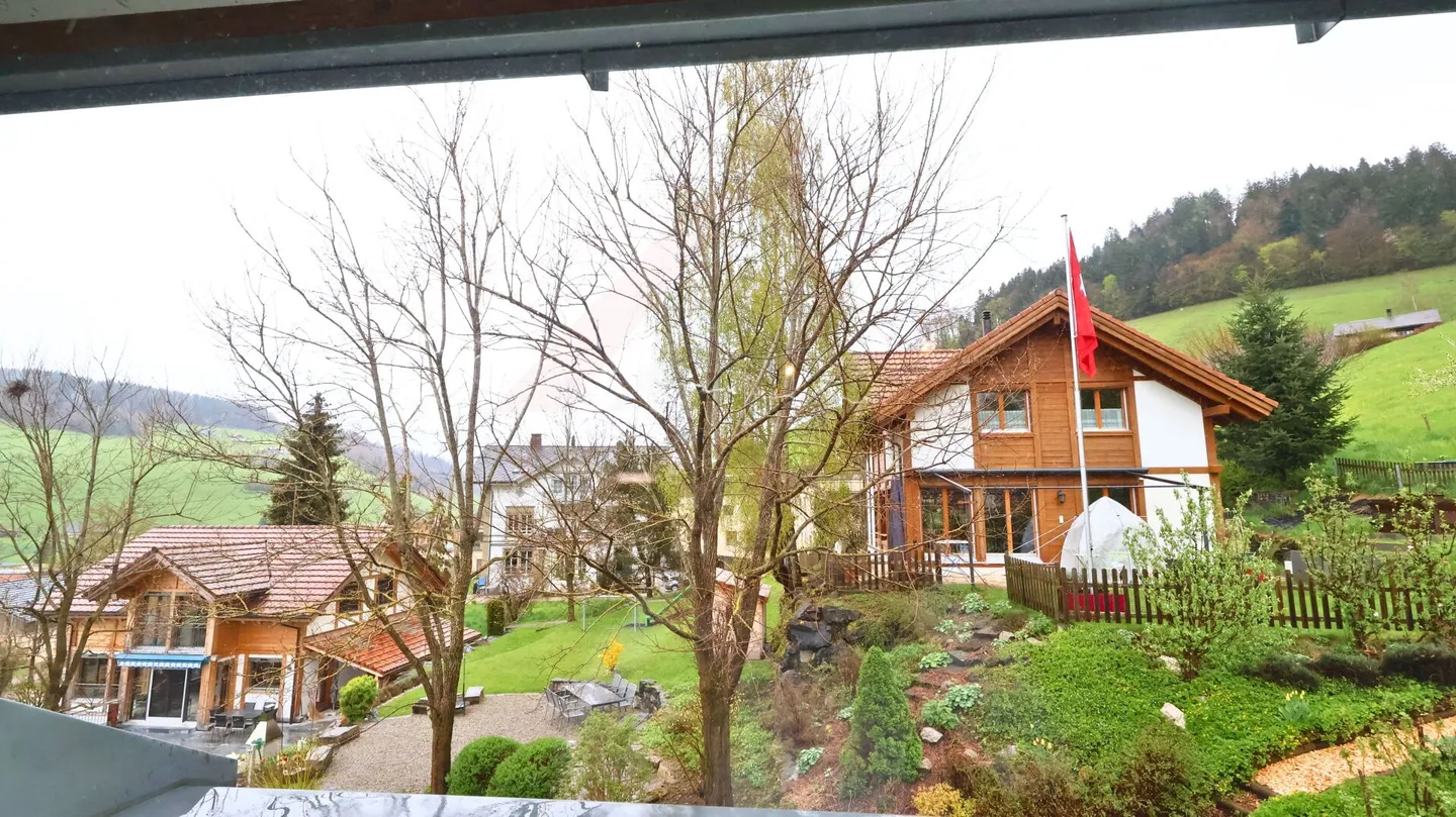Maisonette attraente di 4,5 stanze in una posizione tranquilla - con balcone - Foto 17 di 19