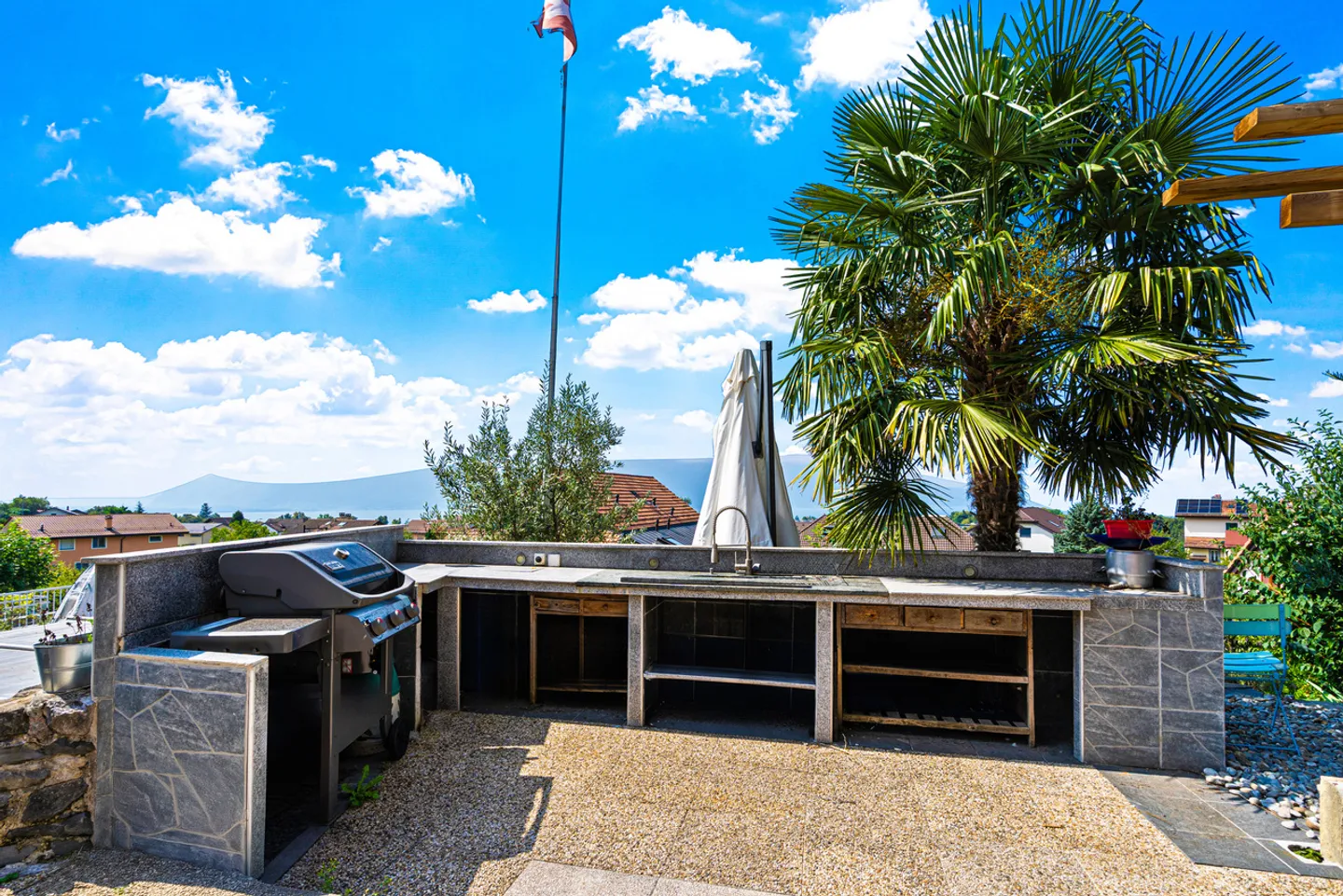 Exceptional house with swimming pool, terrace, garden and outdoor kitchen - Photo 7 of 12