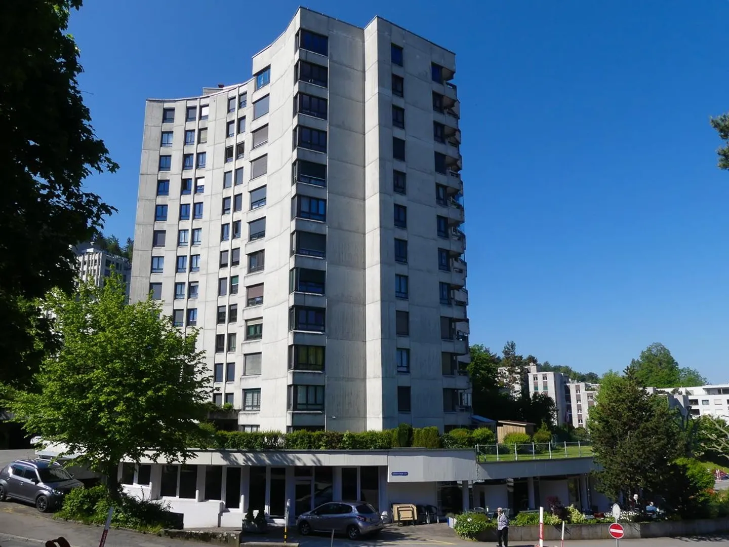 Charming 4.5-room apartment, 8th floor including underground parking (completely renovated) - Photo 1 of 13