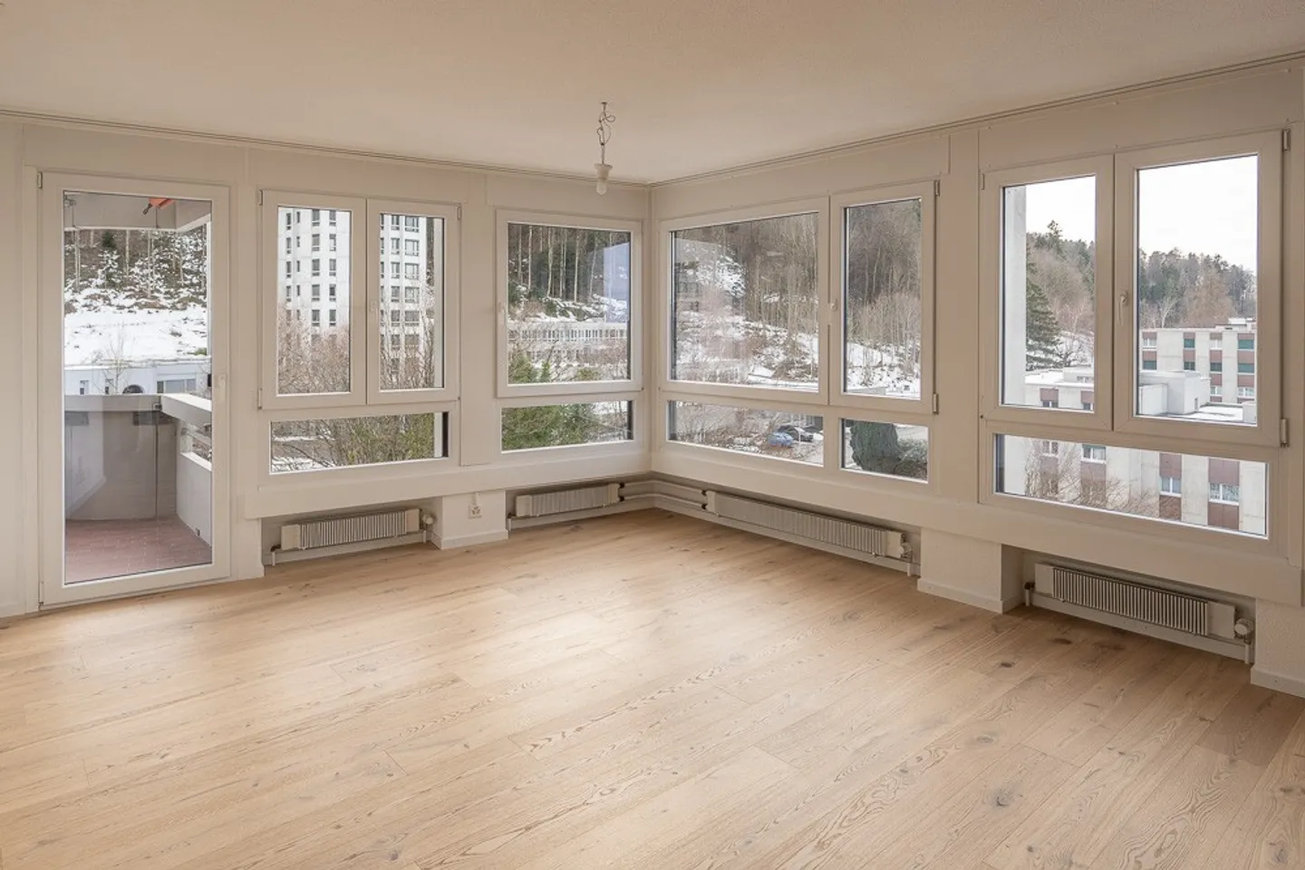 Charming 4.5-room apartment, 8th floor including underground parking (completely renovated) - Photo 5 of 13