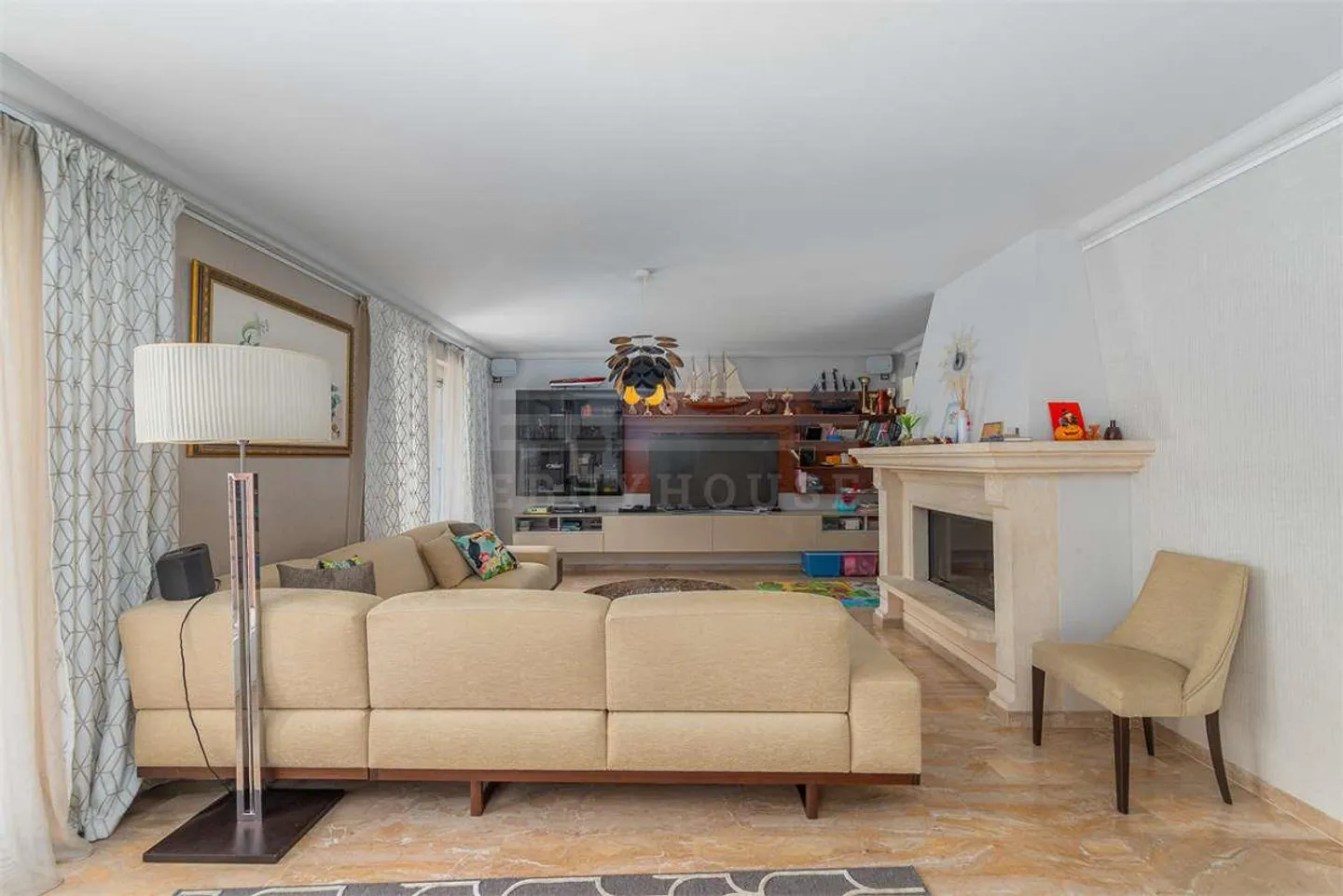Villa ristrutturata in stile mediterraneo con piscina - Foto 8 di 13