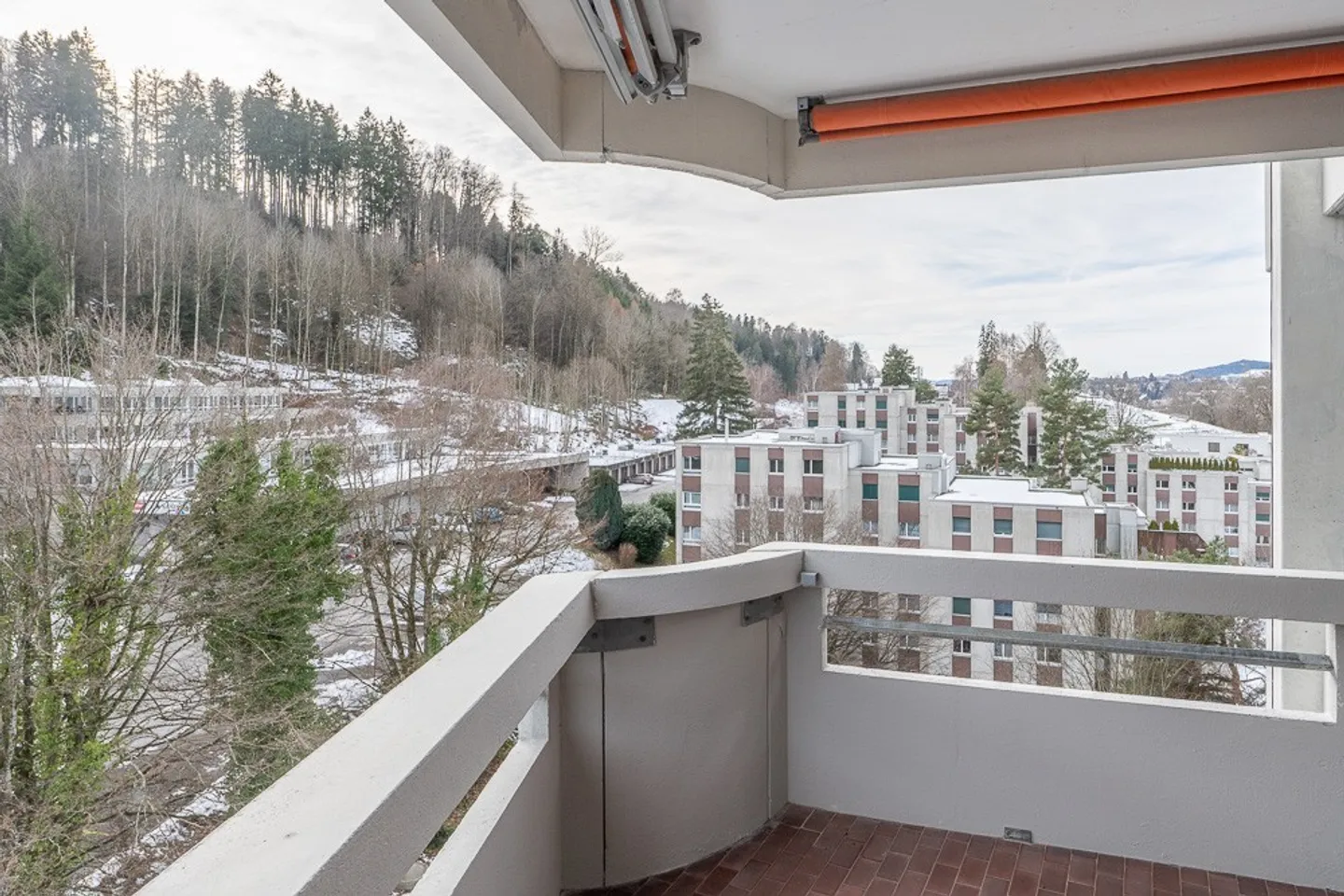 Charming 4.5-room apartment, 8th floor including underground parking (completely renovated) - Photo 13 of 13