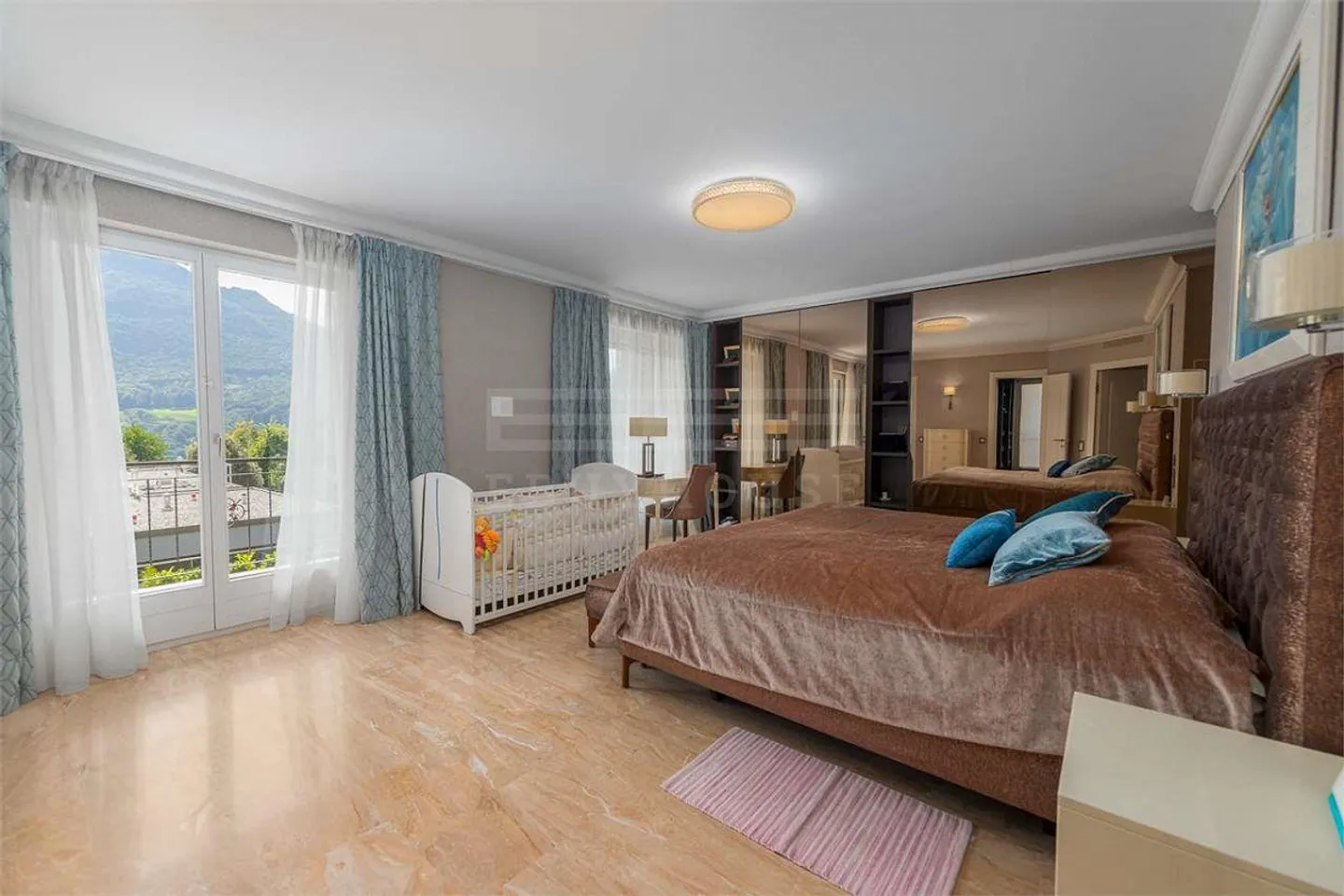 Villa ristrutturata in stile mediterraneo con piscina - Foto 13 di 13