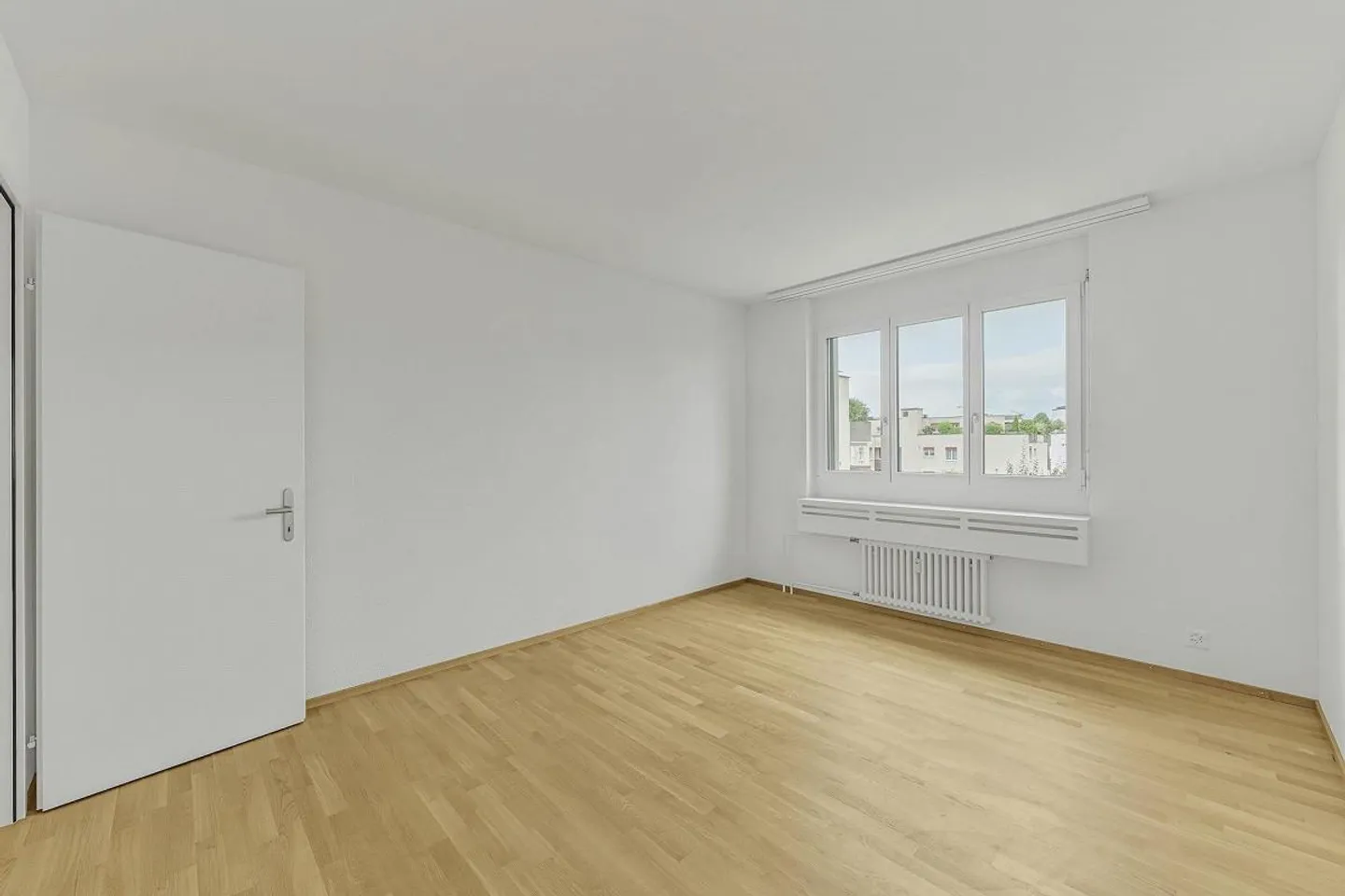 Moderno appartamento di 2,5 stanze con balcone a Wetzikon - Foto 2 di 4