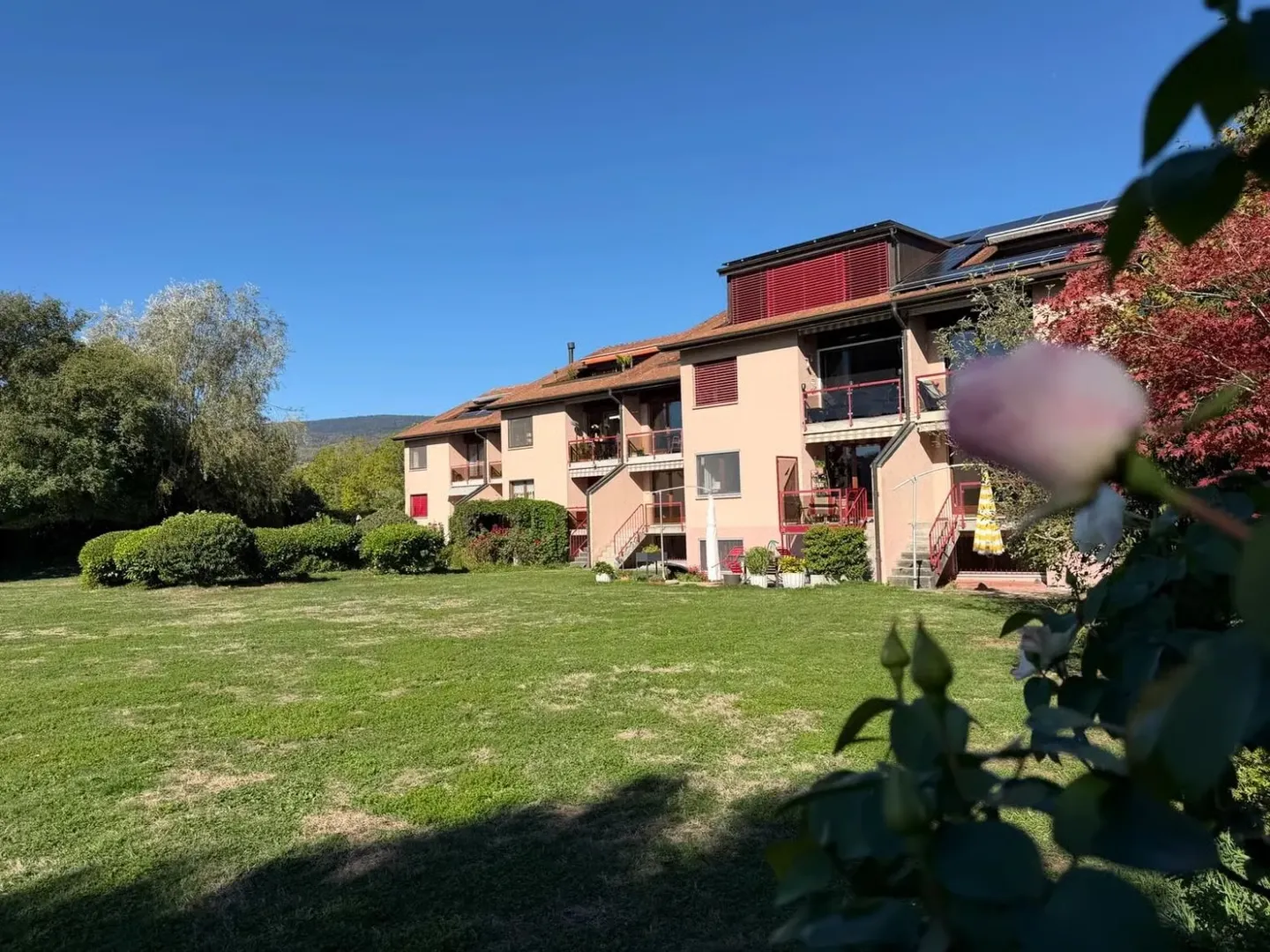 5.5-Zi.-Gartenwohnung mit Seeanstoss & eigenem Bootsplatz in Le Landeron - Foto 7 di 9
