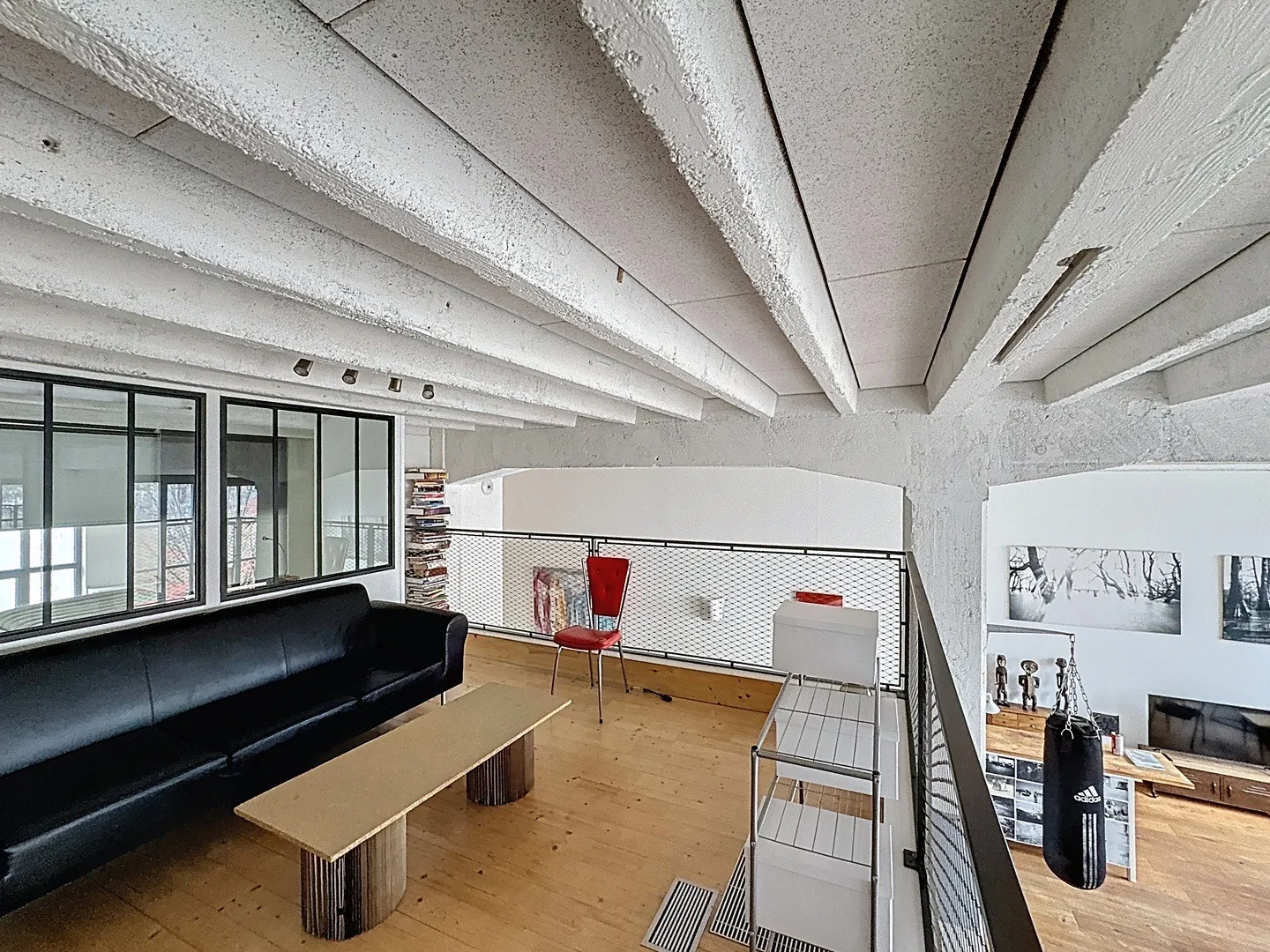 Magnifique loft de 4 pièces avec hauteur sous plafond exceptionnelle à Genève - Photo 6 sur 8