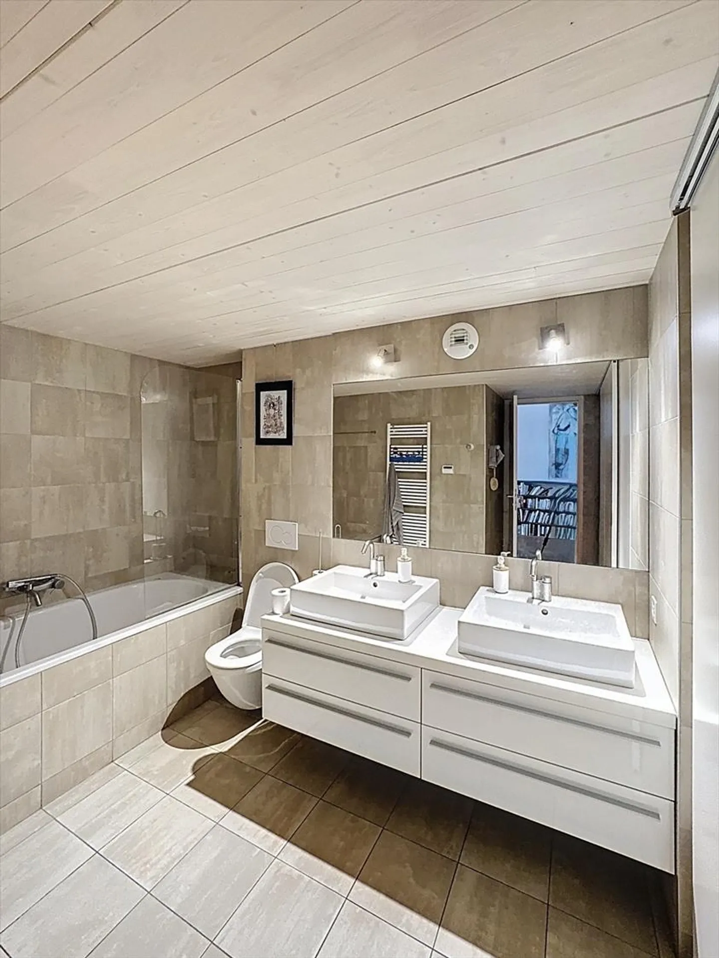 Magnifique loft de 4 pièces avec hauteur sous plafond exceptionnelle à Genève - Photo 7 sur 8