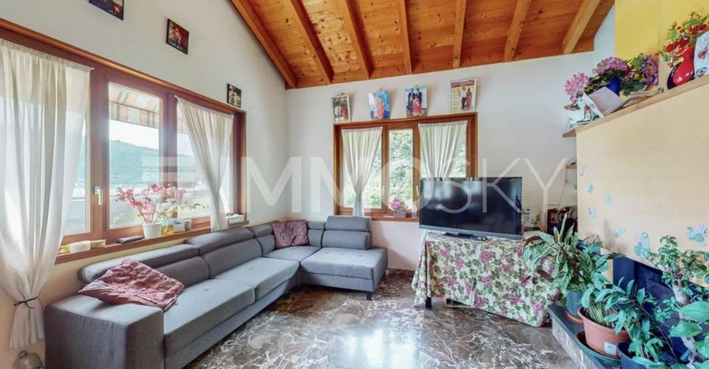 Spacious bright spaces with lake view and a mortgage at 0.8% - Photo 2 of 5