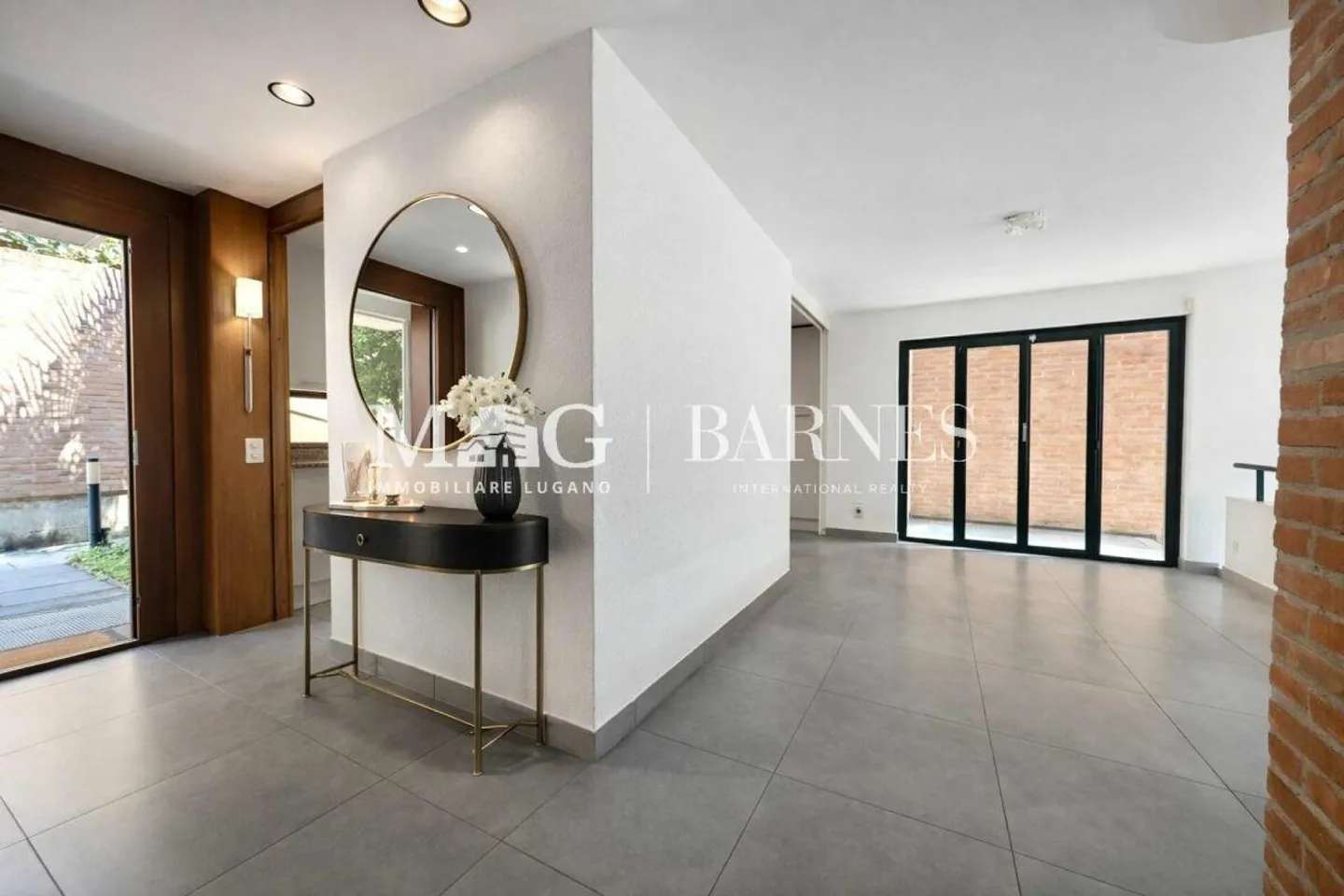 Lugano: Villa with private garden, porch and magnificent lake view - Photo 10 of 23