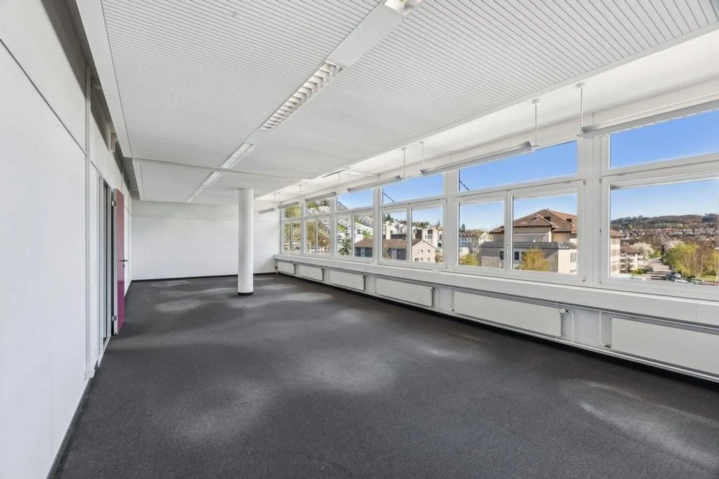 Deux étages pleins de potentiel ! Espaces de bureau et commerciaux développés - Photo 4 sur 7