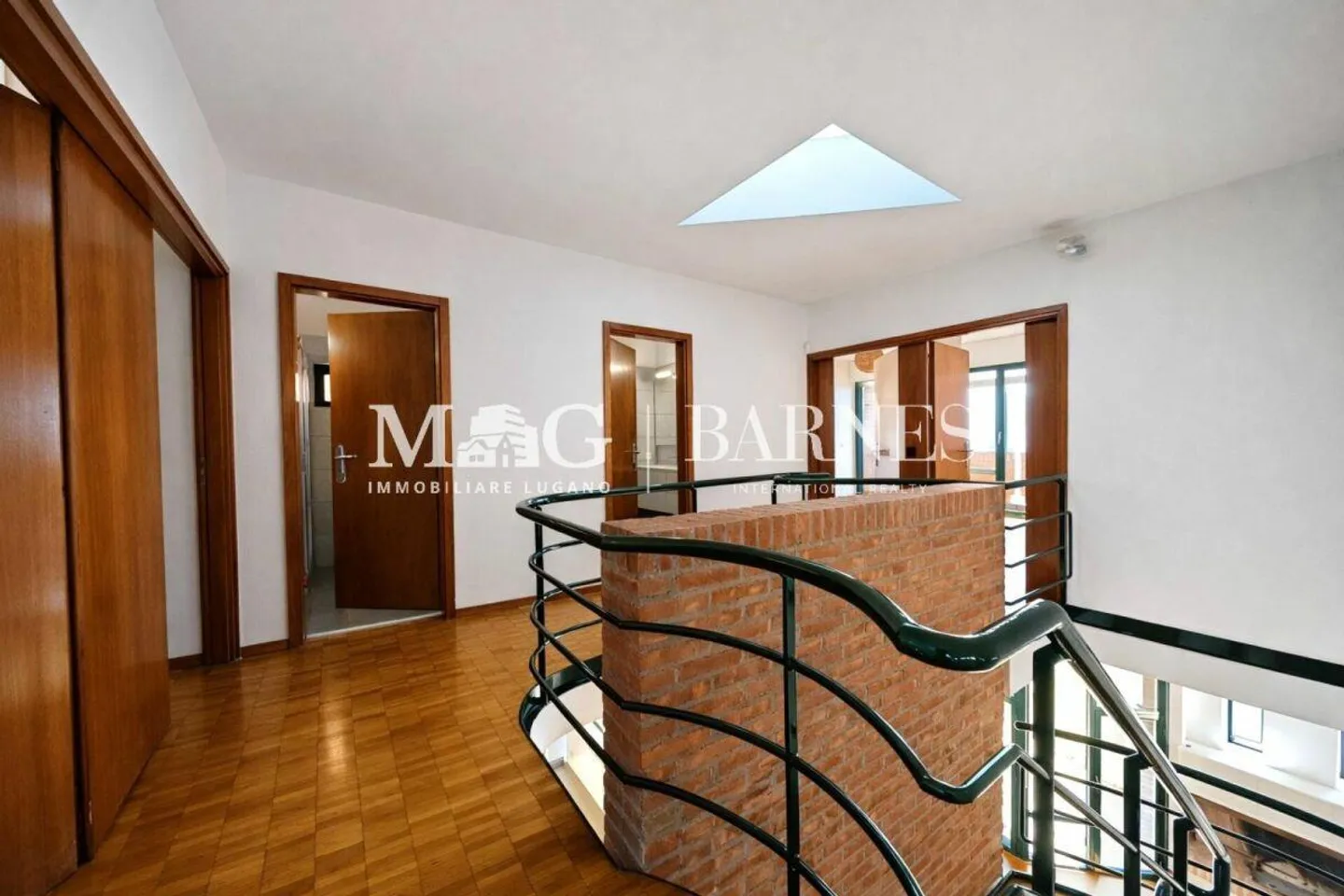 Lugano: Villa with private garden, porch and magnificent lake view - Photo 19 of 23