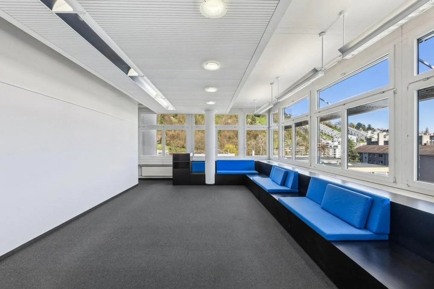 Deux étages pleins de potentiel ! Espaces de bureau et commerciaux développés - Photo 6 sur 7