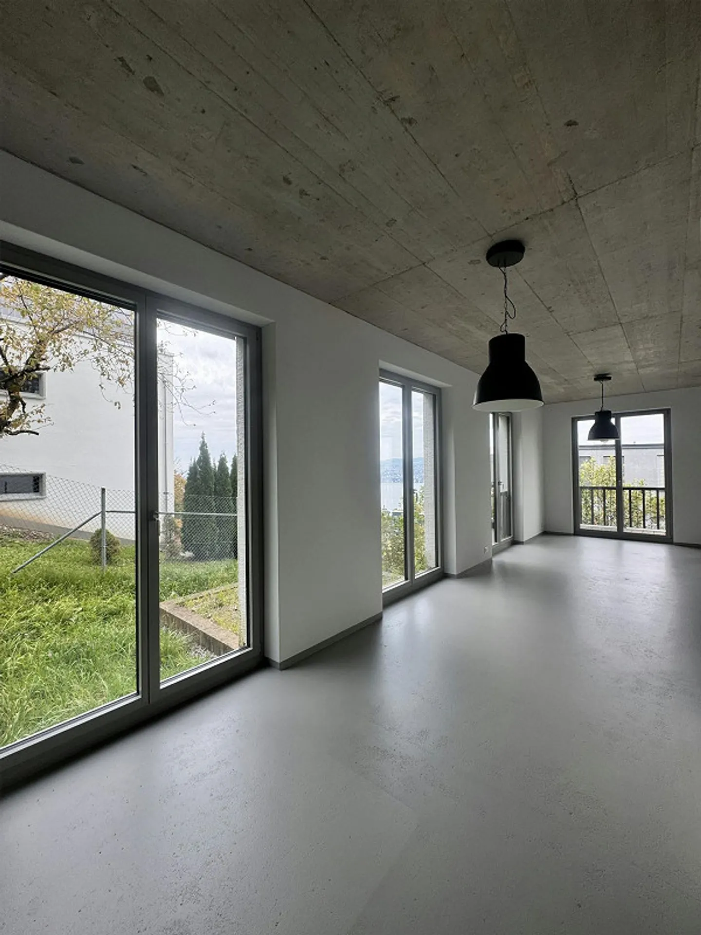 Espace de bureau spacieux avec kitchenette et douche à louer - Photo 6 sur 9