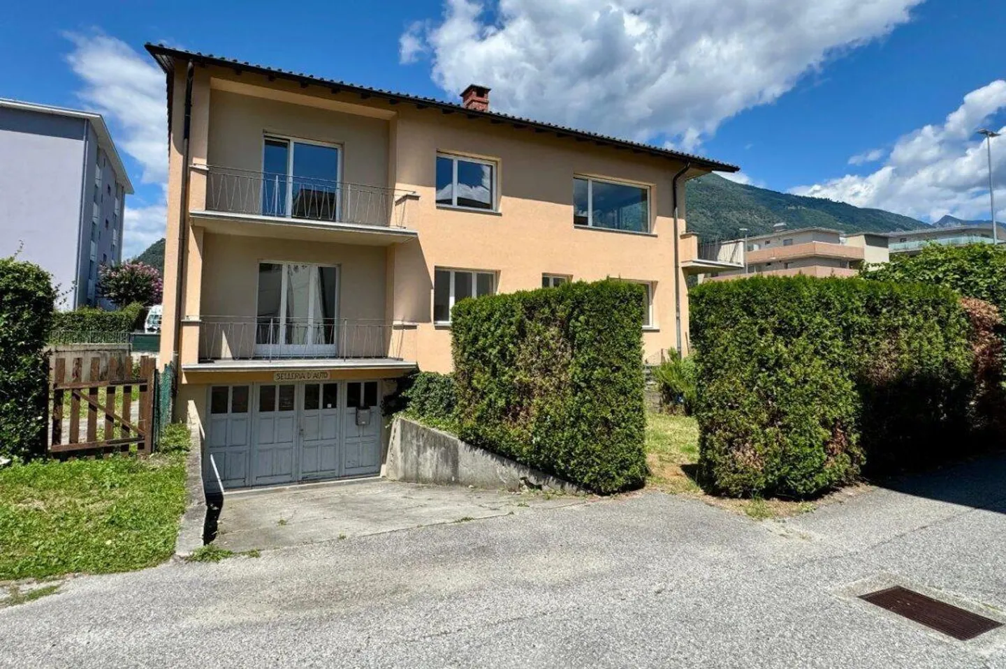 Semi-detached house with large spaces, garage and workshop - Photo 4 of 12