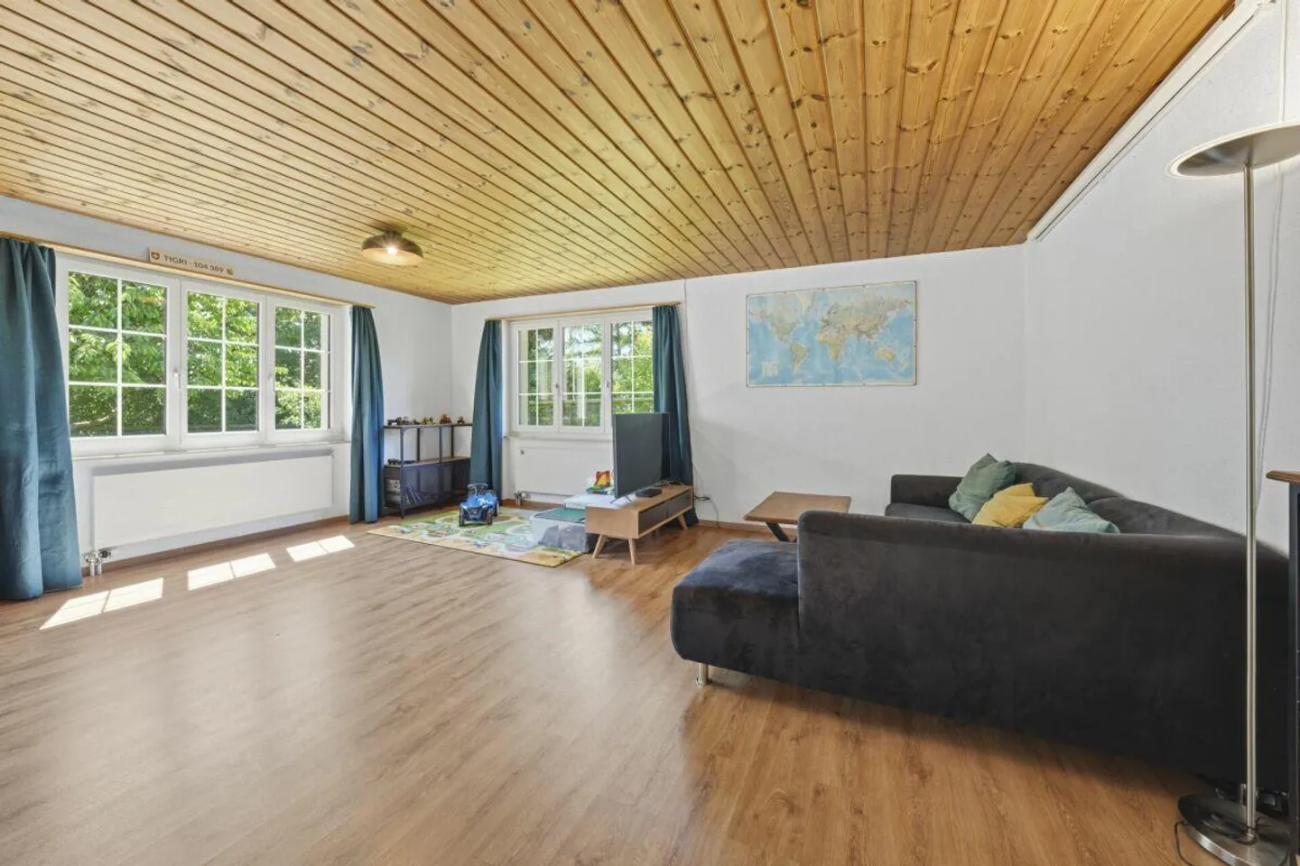 Detached family house with charm, privacy and sunny garden paradise - Photo 3 of 30
