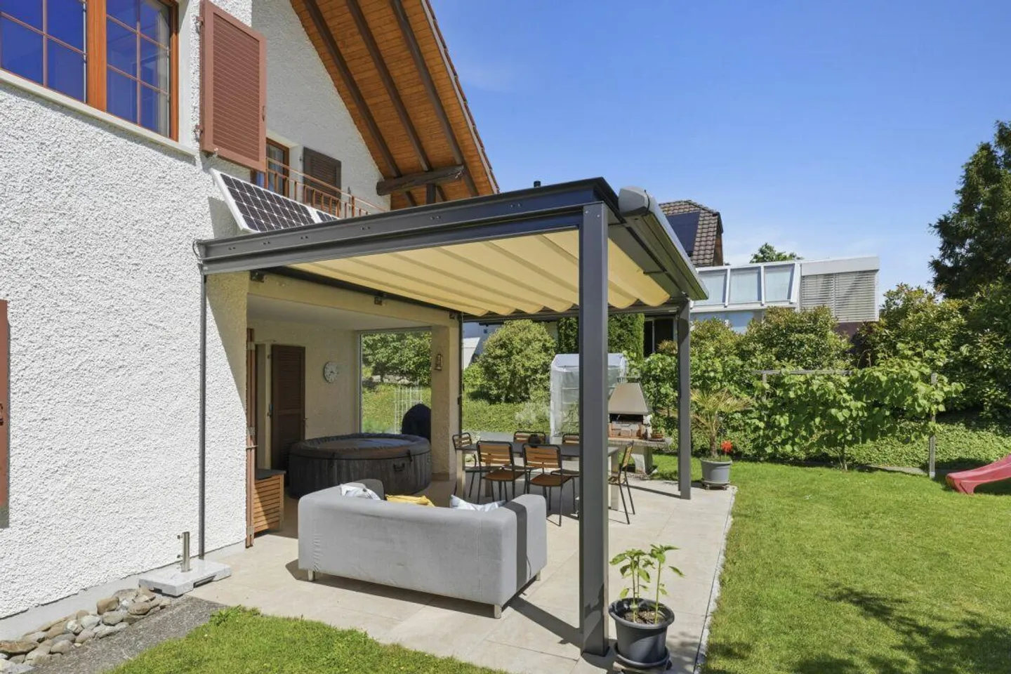 Detached family house with charm, privacy and sunny garden paradise - Photo 7 of 30