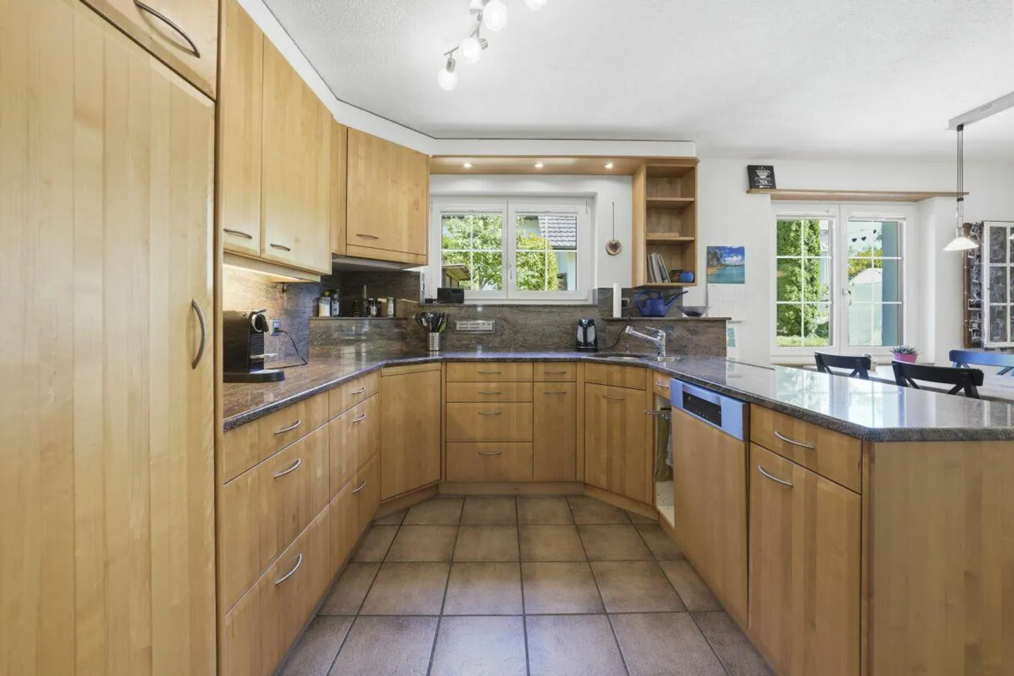 Detached family house with charm, privacy and sunny garden paradise - Photo 8 of 30
