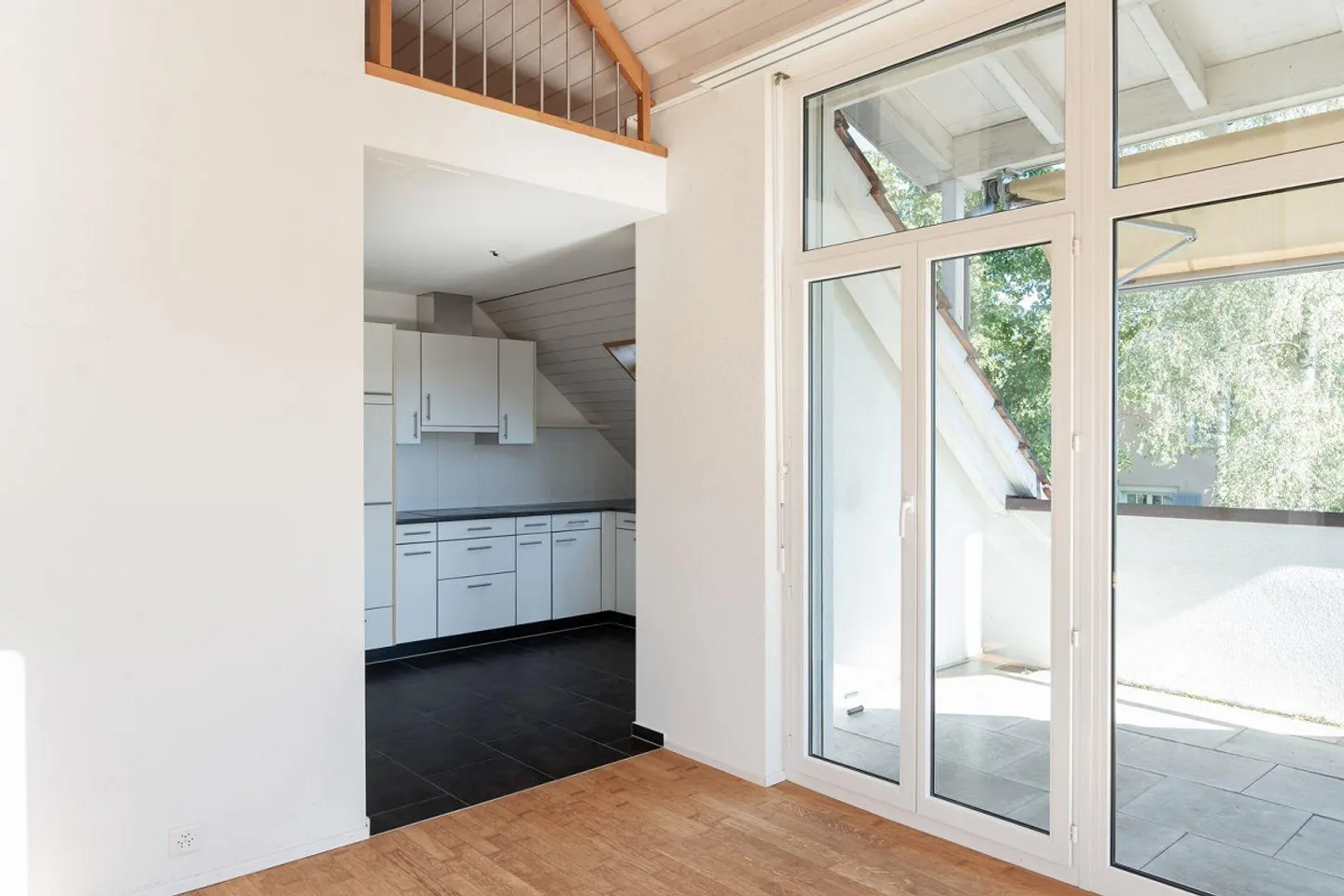 Maisonette penthouse di 3,5 stanze con galleria e alto comfort abitativo - Foto 6 di 11