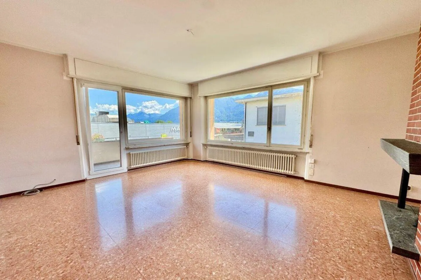 Semi-detached house with large spaces, garage and workshop - Photo 6 of 12