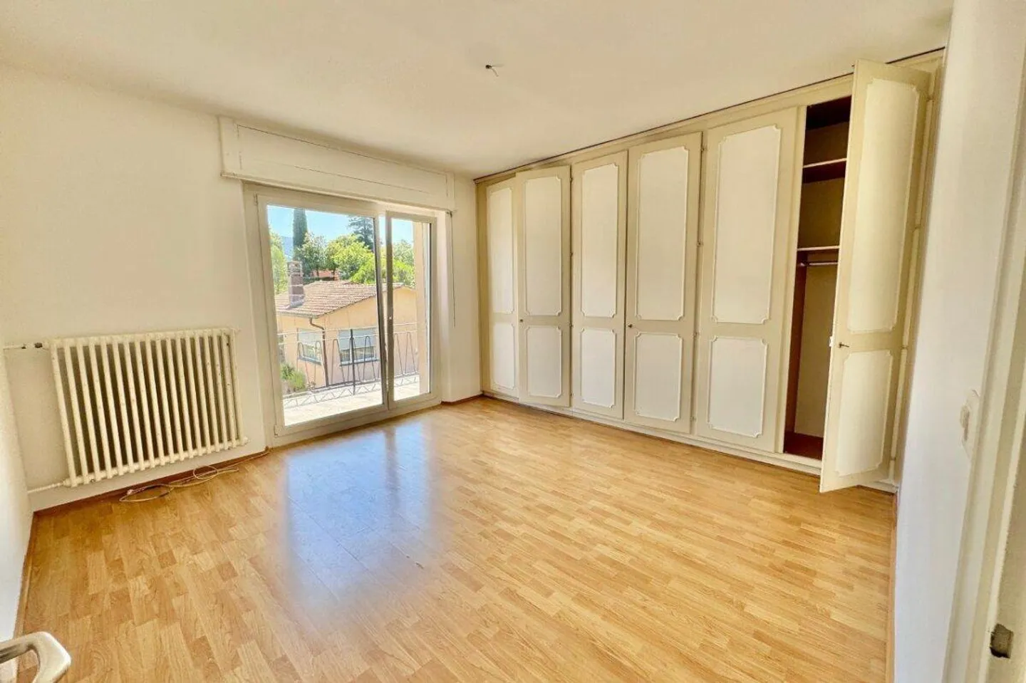 Semi-detached house with large spaces, garage and workshop - Photo 8 of 12